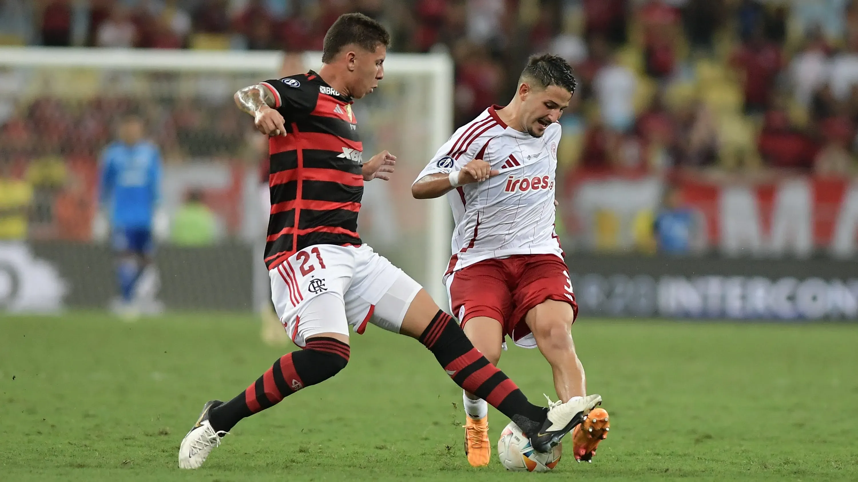 Felipe Teresa em campo pela base rubro-negra. Foto: Thiago Ribeiro/AGIF