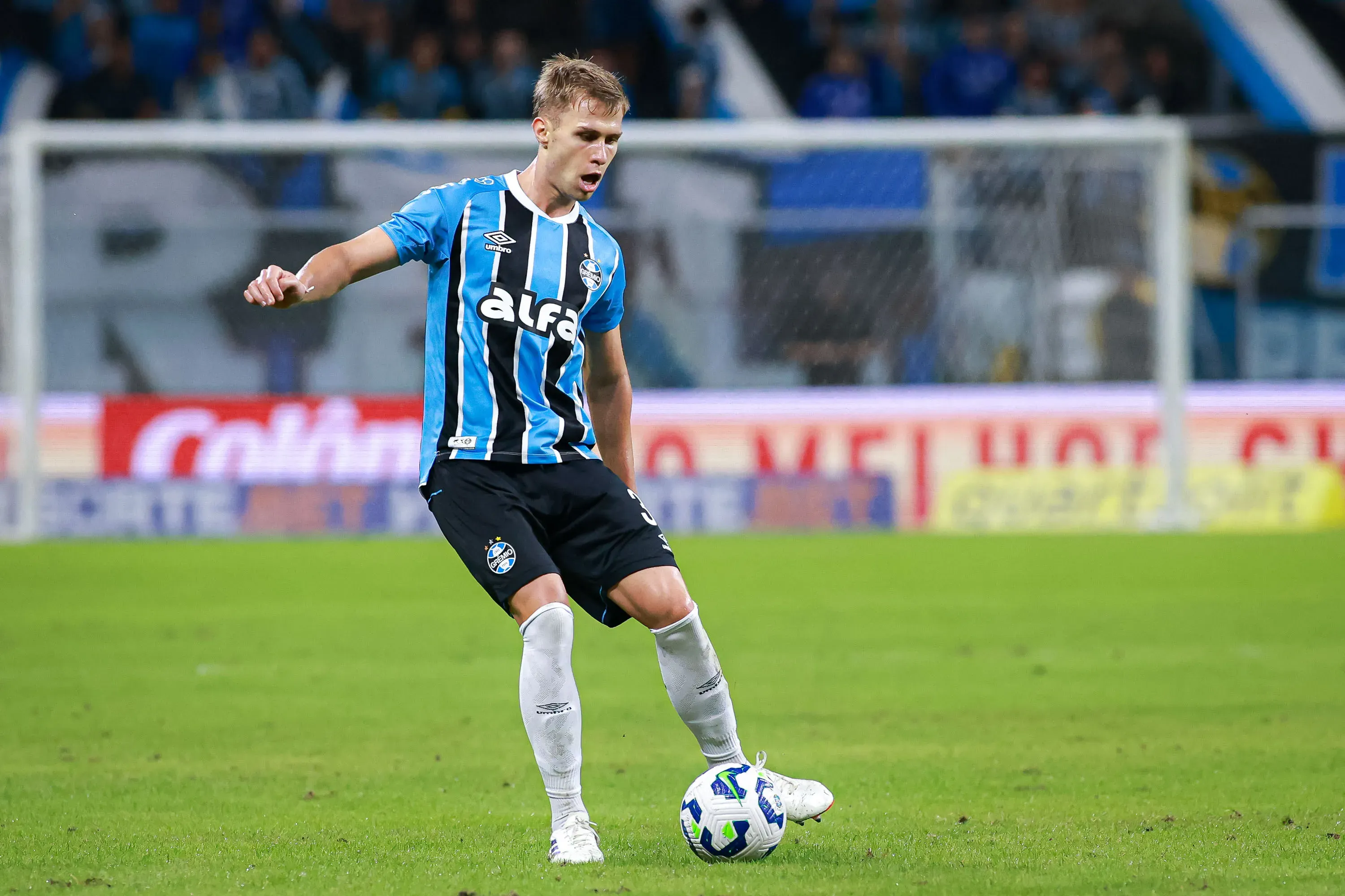 Ronald atuando no Grêmio no início de 2025 – Foto: Maxi Franzoi/AGIF