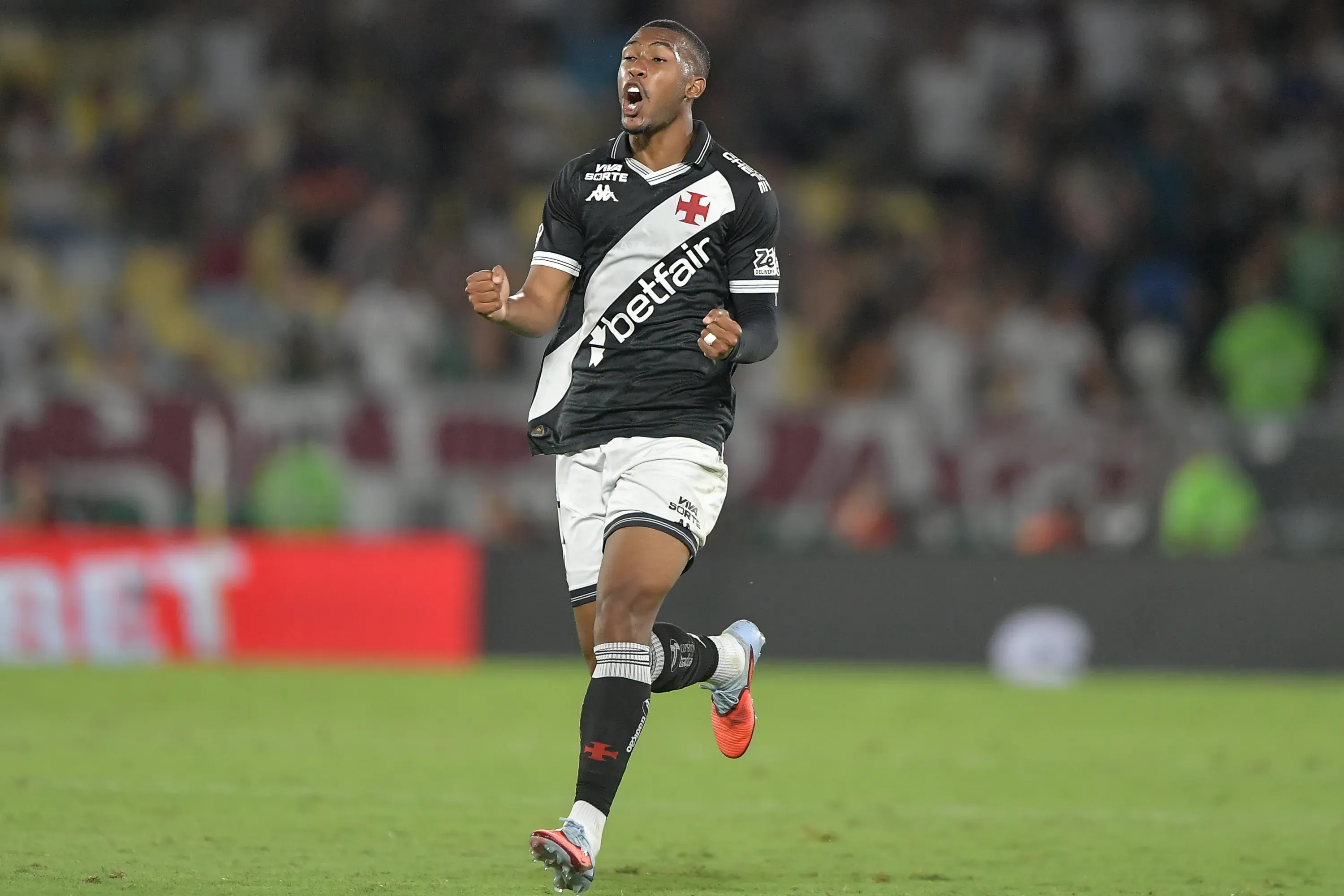 Rayan jogador do Vasco comemora seu gol durante partida contra o Fluminense no estadio Maracana pelo campeonato Copa Do Brasil 2025. Foto: Thiago Ribeiro/AGIF