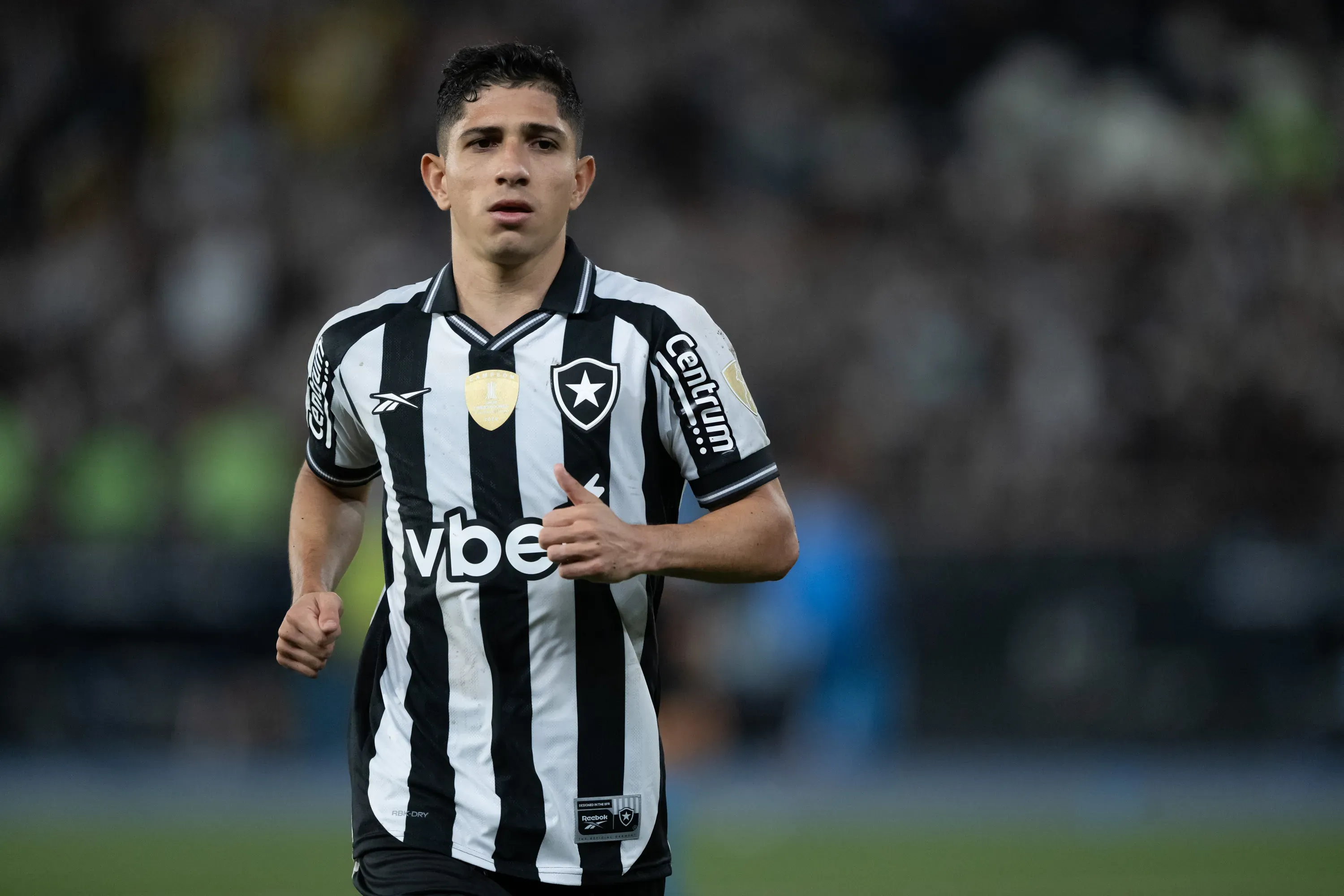 Savarino durante partida contra o LDU na Libertadores de 2025. Foto: Jorge Rodrigues/AGIF