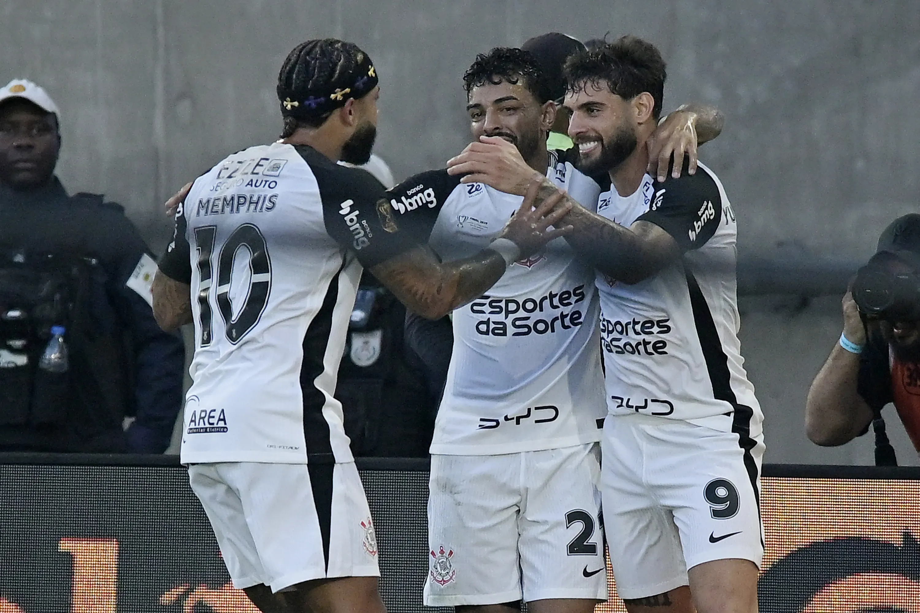 RJ – RIO DE JANEIRO – 21/12/2025 – COPA DO BRASIL 2025, VASCO X CORINTHIANS – Yuri Alberto jogador do Corinthians comemora seu gol durante partida contra o Vasco no estadio Maracana pelo campeonato Copa Do Brasil 2025. Foto: Alexandre Loureiro/AGIF
