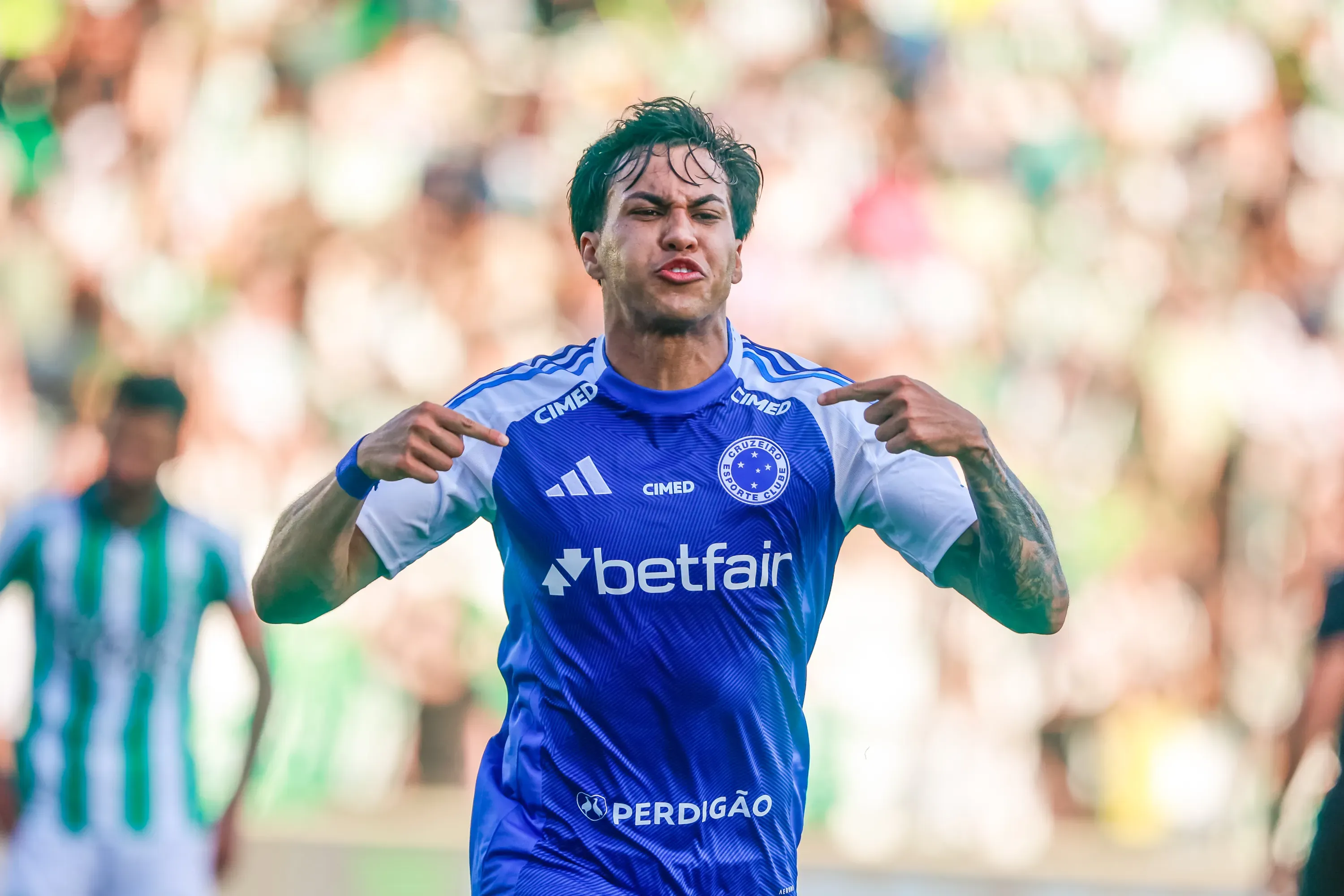 RS – CAXIAS DO SUL – 20/11/2025 – BRASILEIRO A 2025, JUVENTUDE X CRUZEIRO – Kaio Jorge jogador do Cruzeiro comemora seu gol durante partida contra o Juventude no estadio Alfredo Jaconi pelo campeonato Brasileiro A 2025. Foto: Luiz Erbes/AGIF