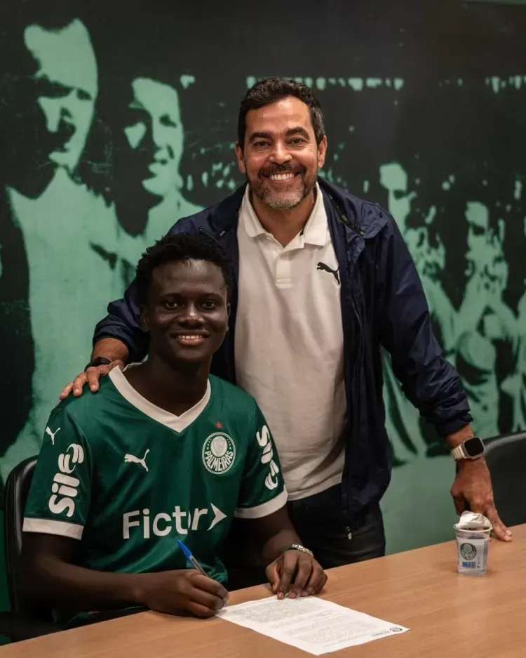 Koné assina com o Palmeiras até 2028. Foto: Guilherme Veiga/Palmeiras