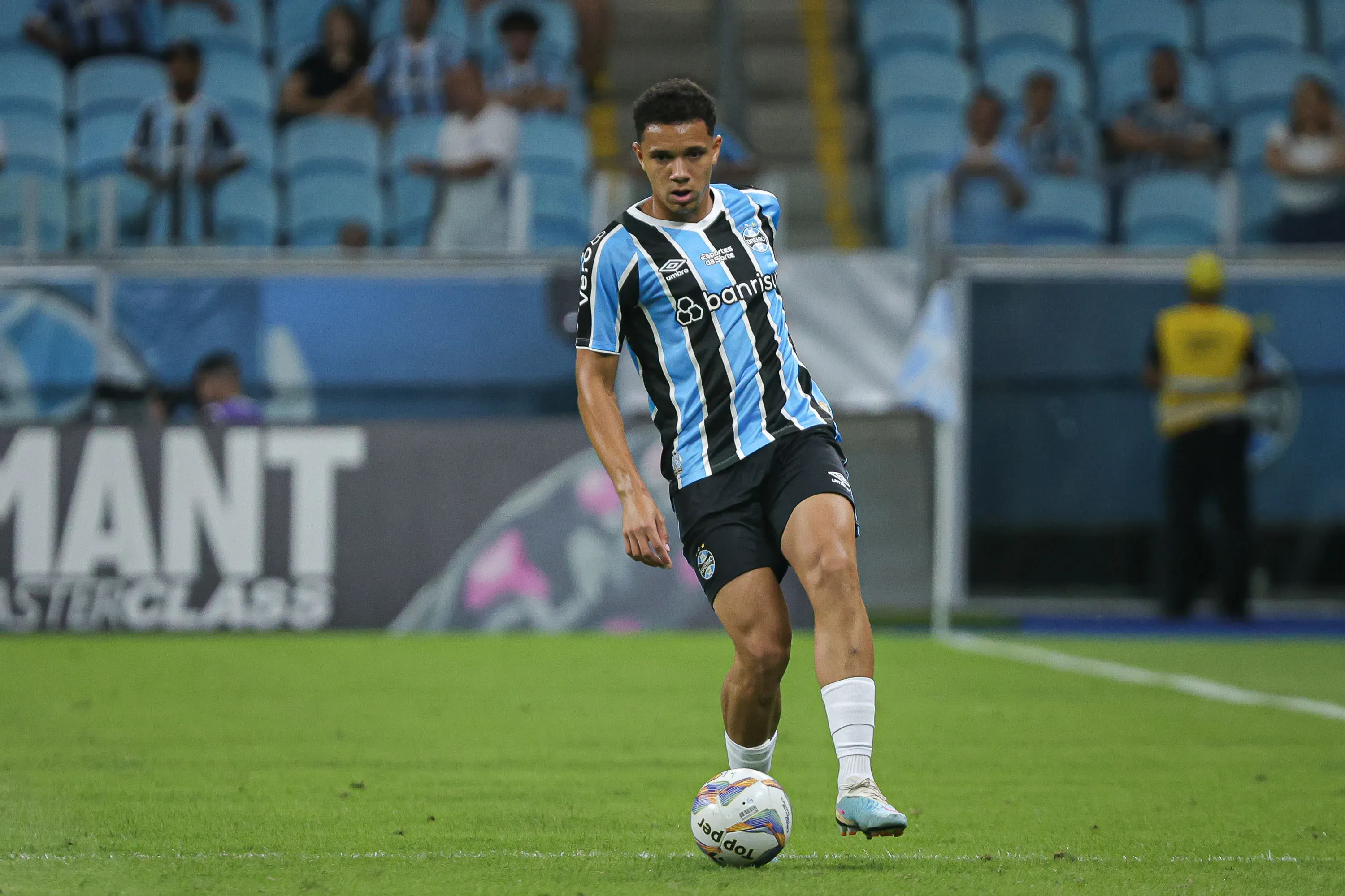 RS – PORTO ALEGRE – 26/01/2025 – GAUCHO 2025, GREMIO X CAXIAS – Viery jogador do Gremio durante partida contra o Caxias no estadio Arena do Gremio pelo campeonato Gaucho 2025. Foto: Maxi Franzoi/AGIF