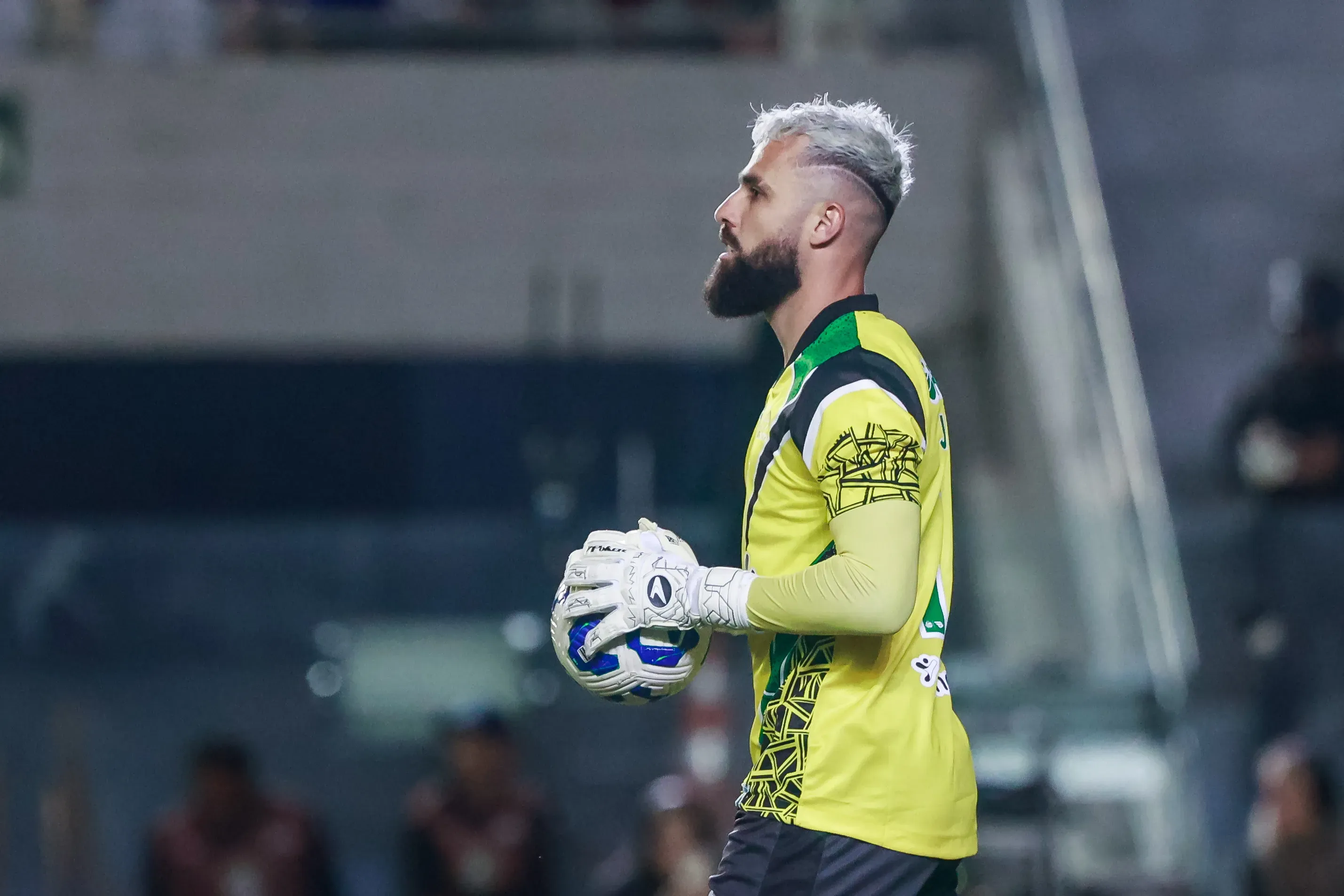 Jandrei jogador do Juventude durante partida contra o Santos no estadio Alfredo Jaconi pelo campeonato Brasileiro A 2025. Foto: Luiz Erbes/AGIF