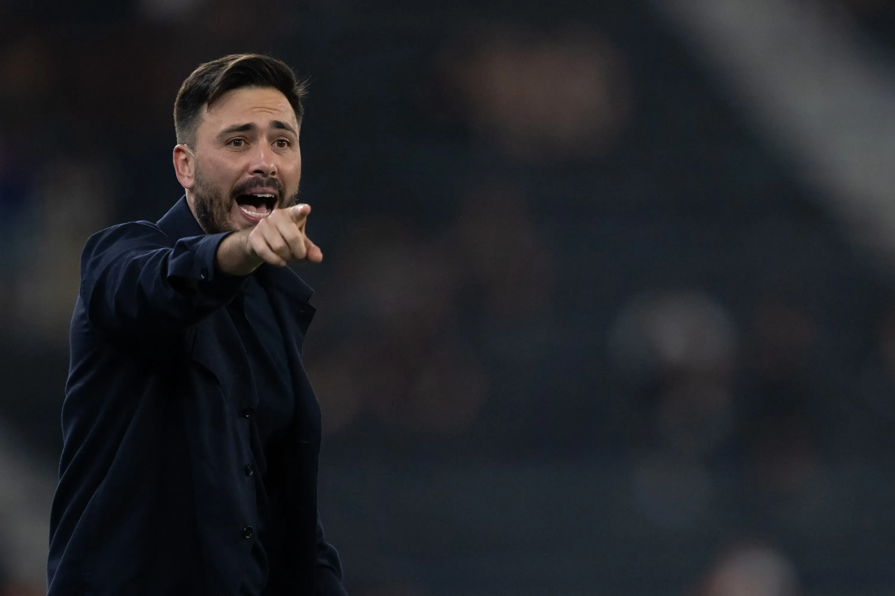 RJ – RIO DE JANEIRO – 20/09/2025 – BRASILEIRO A 2025, BOTAFOGO X ATLETICO-MG – Davide Ancelotti tecnico do Botafogo durante partida contra o Atletico-MG no estadio Engenhao pelo campeonato Brasileiro A 2025. Foto: Jorge Rodrigues/AGIF