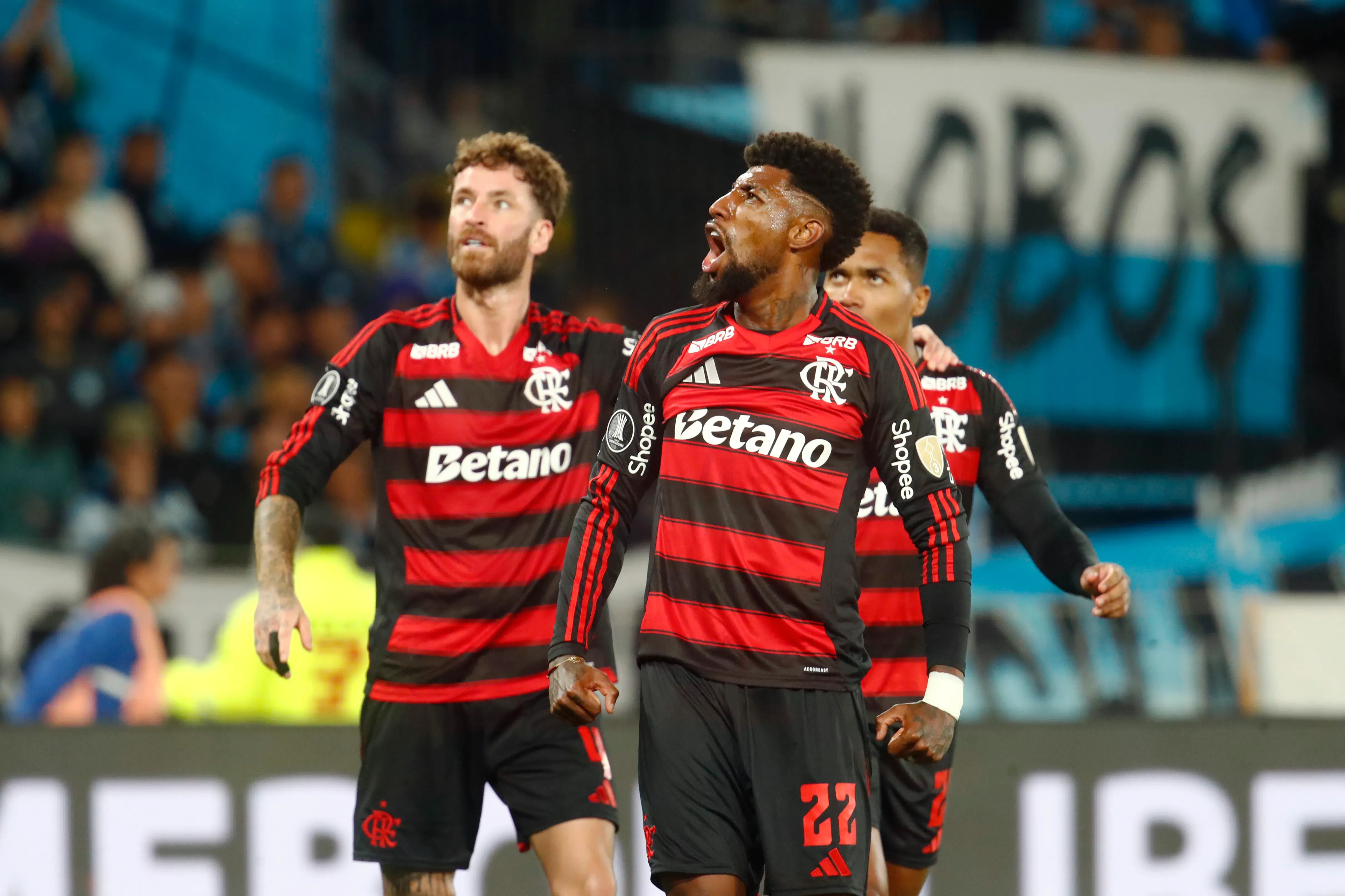 Emerson Royal em Racing x Flamengo pela Libertadores 2025. (Photo by Marcos Brindicci/Getty Images)