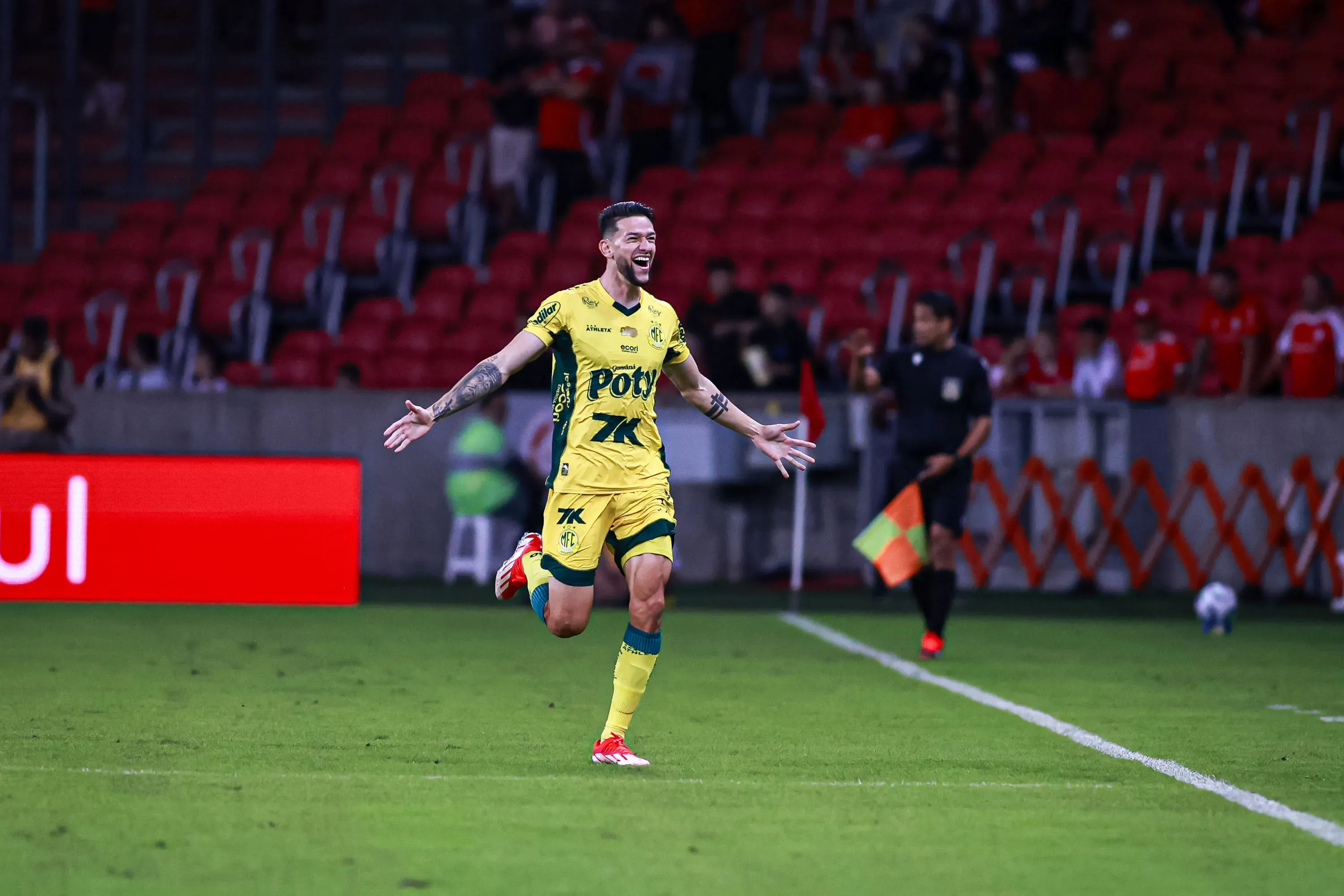 RS – PORTO ALEGRE – 18/05/2025 – BRASILEIRO A 2025, INTERNACIONAL X MIRASSOL – Jemmes jogador do Mirassol comemora seu gol durante partida contra o Internacional no estadio Beira-Rio pelo campeonato Brasileiro A 2025. Foto: Maxi Franzoi/AGIF