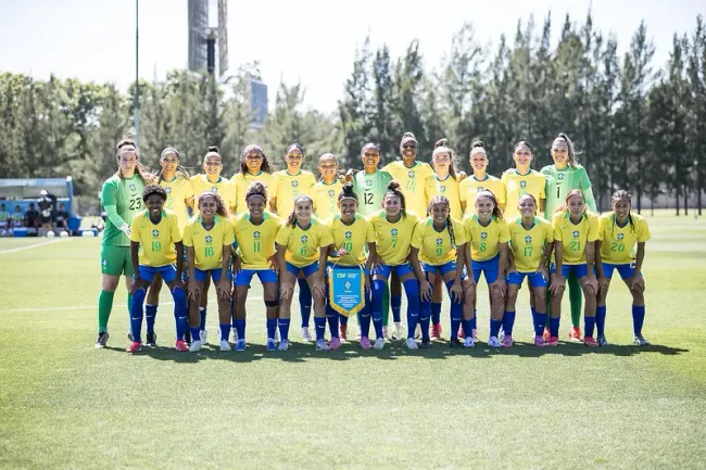 Elenco da Seleção Brasileira Feminina sub-20 nos últimos amistosos – Foto: Ramiro Cicao/Staff Images/CBF