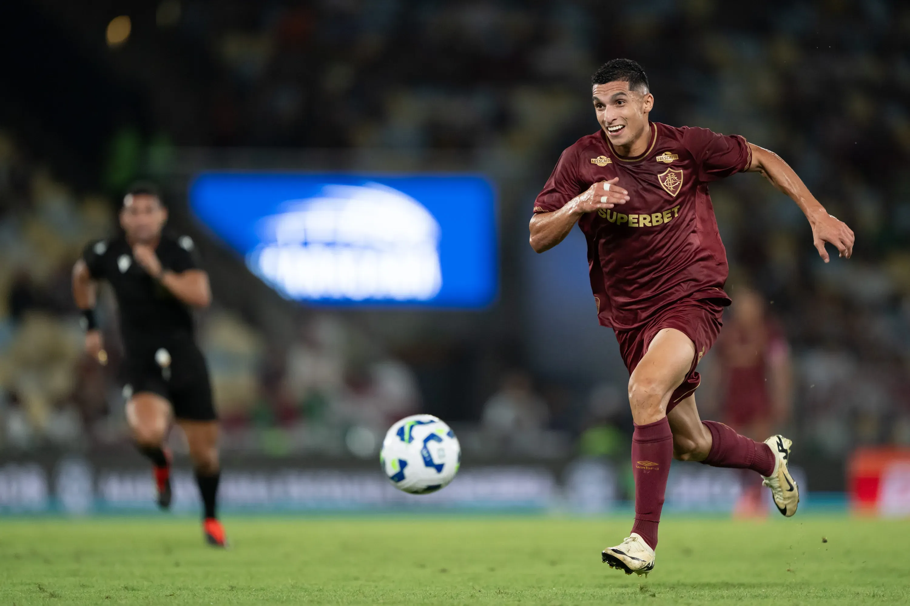 Kevin Serna com a camisa do Fluminense – Foto: Jorge Rodrigues/AGIF