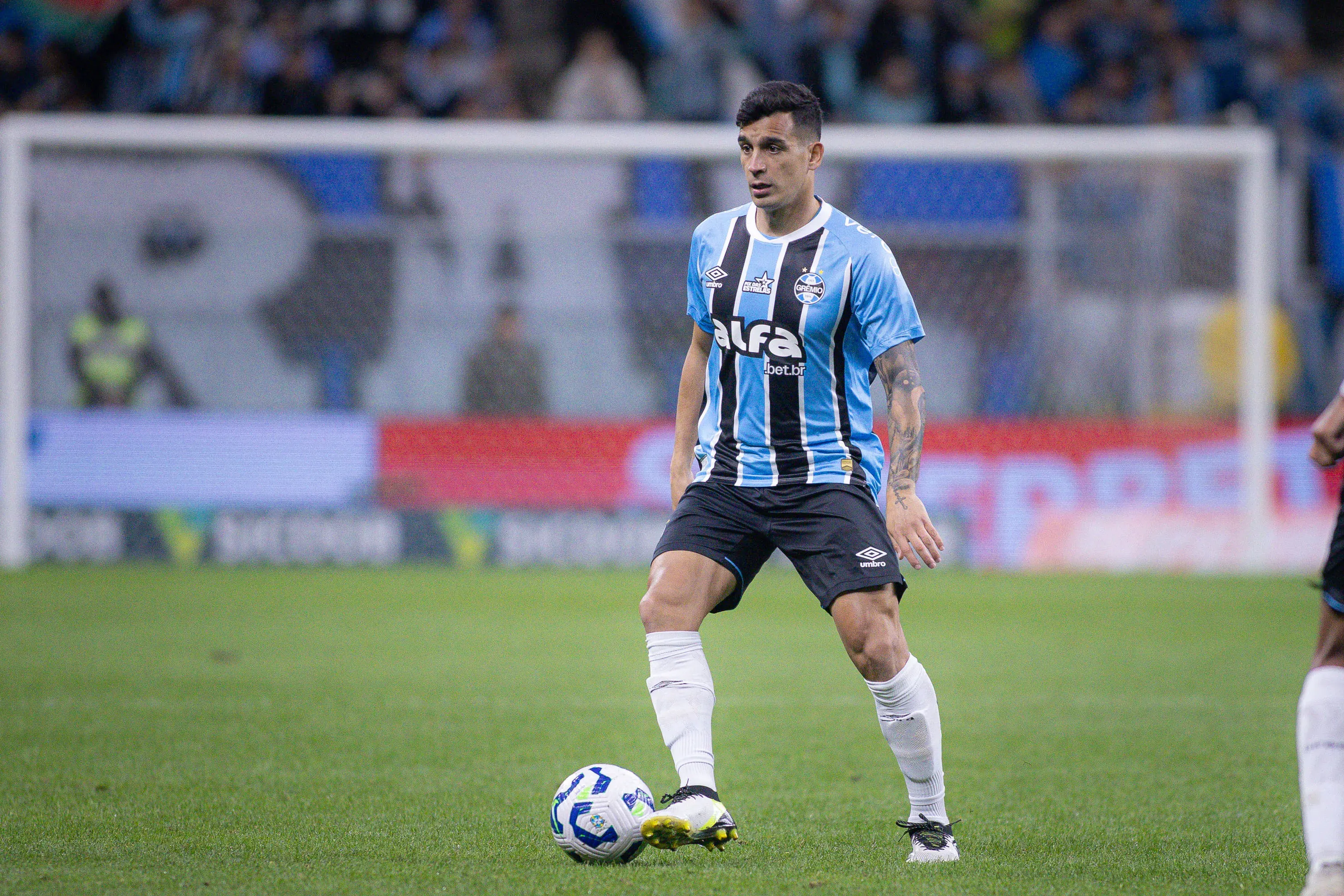 Franco Cristaldo com a camisa do Grêmio – Foto: Maxi Franzoi/AGIF