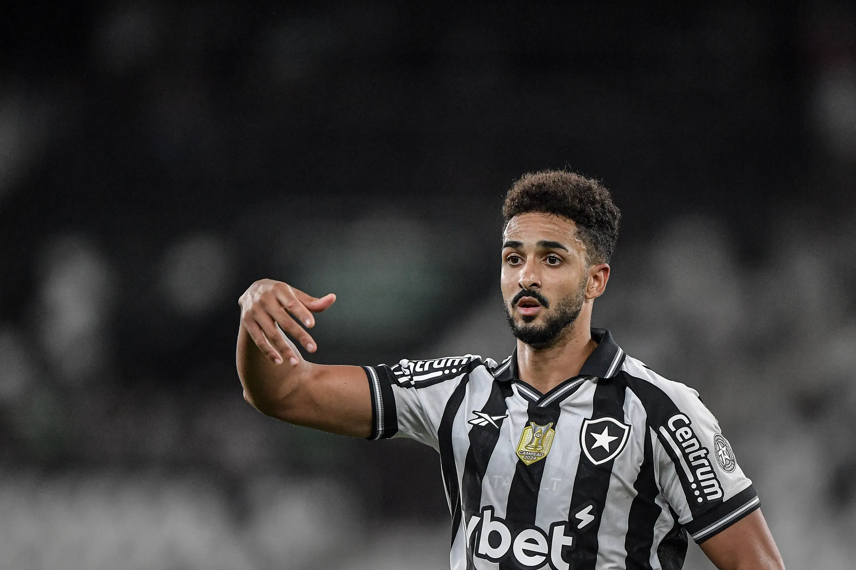 RJ – RIO DE JANEIRO – 17/09/2025 – BRASILEIRO A 2025, BOTAFOGO X MIRASSOL – Chris Ramos jogador do Botafogo durante partida contra o Mirassol no estadio Engenhao pelo campeonato Brasileiro A 2025. Foto: Thiago Ribeiro/AGIF
