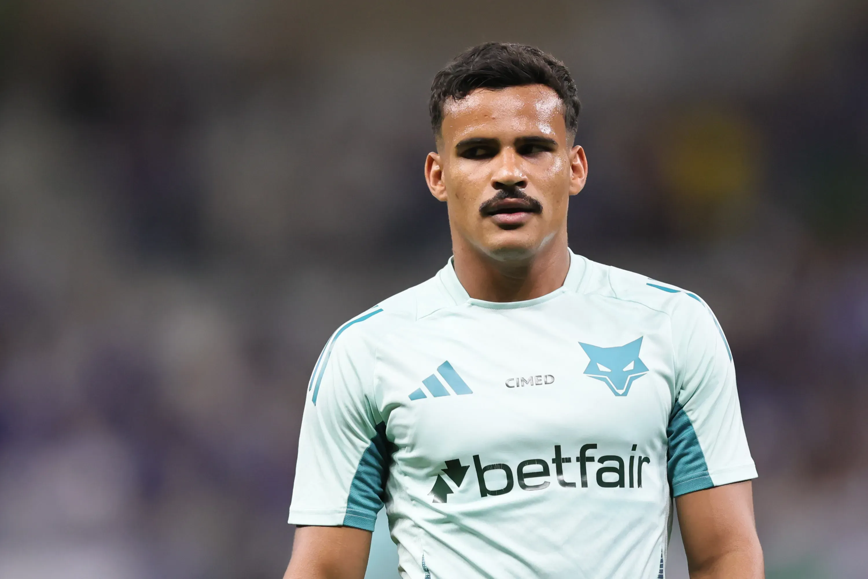 MG – BELO HORIZONTE – 23/08/2025 – BRASILEIRO A 2025, CRUZEIRO X INTERNACIONAL – Kaiki Bruno jogador do Cruzeiro durante aquecimento antes da partida contra o Internacional no estadio Mineirao pelo campeonato Brasileiro A 2025. Foto: Gilson Lobo/AGIF