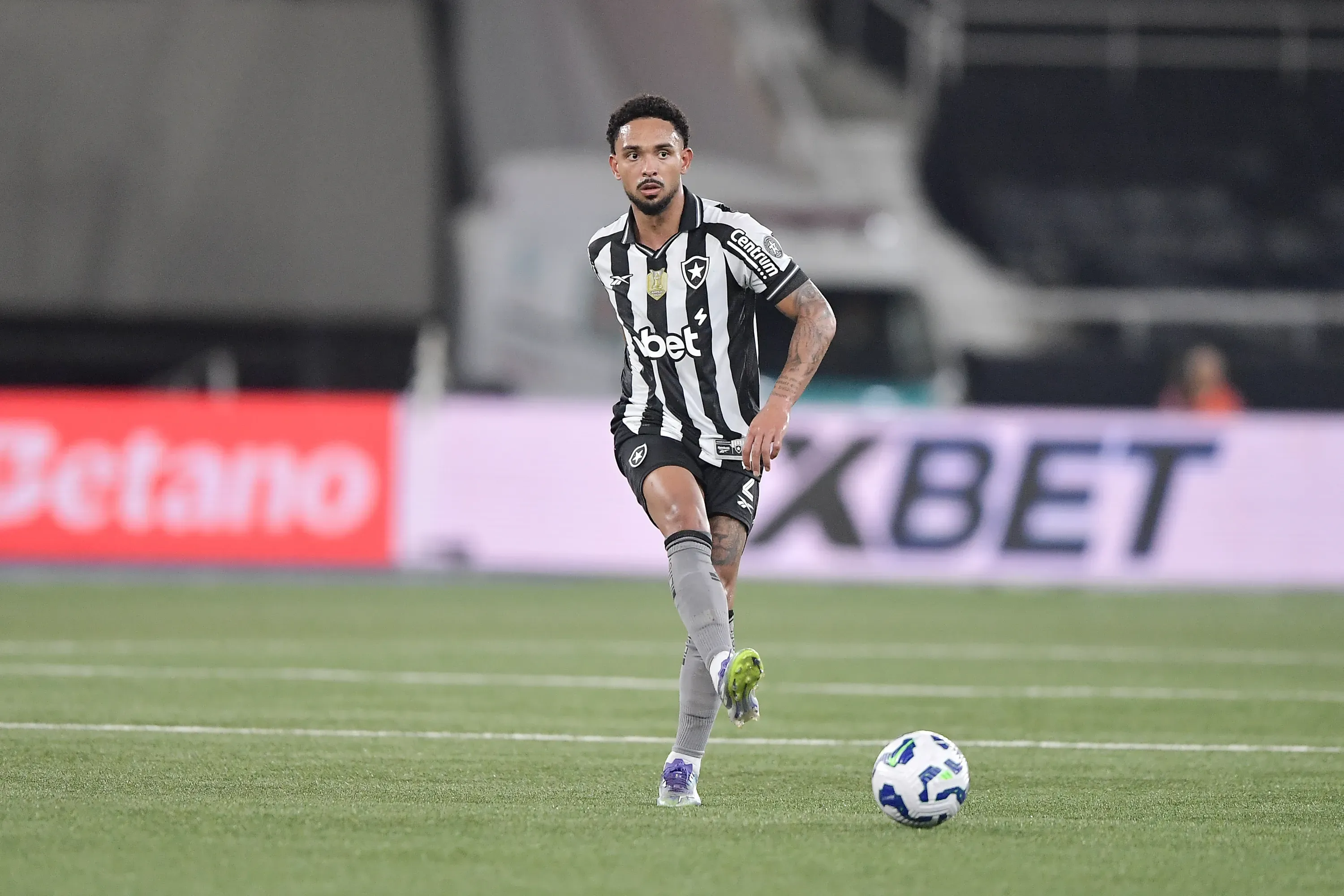 RJ – RIO DE JANEIRO – 20/09/2025 – BRASILEIRO A 2025, BOTAFOGO X ATLETICO-MG – Vitinho jogador do Botafogo durante partida contra o Atletico-MG no estadio Engenhao pelo campeonato Brasileiro A 2025. Foto: Thiago Ribeiro/AGIF
