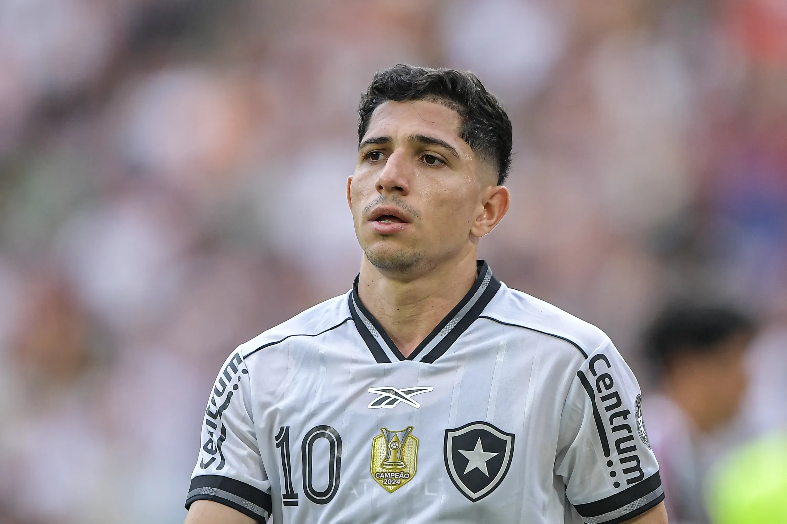 RJ – RIO DE JANEIRO – 28/09/2025 – BRASILEIRO A 2025, FLUMINENSE X BOTAFOGO – Savarino jogador do Botafogo durante partida contra o Fluminense no estadio Maracana pelo campeonato Brasileiro A 2025. Foto: Thiago Ribeiro/AGIF