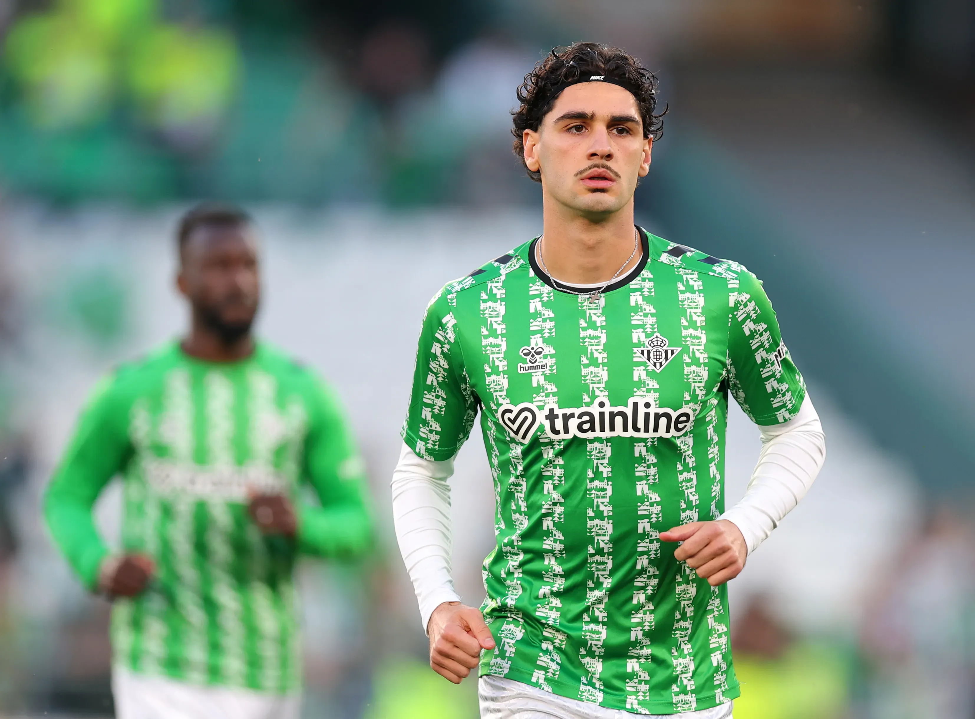 SEVILLE, SPAIN – MARCH 30: Johnny Cardoso of Real Betis warms up prior to the LaLiga match between Real Betis Balompie and Sevilla FC at Estadio Benito Villamarin on March 30, 2025 in Seville, Spain. (Photo by Fran Santiago/Getty Images)