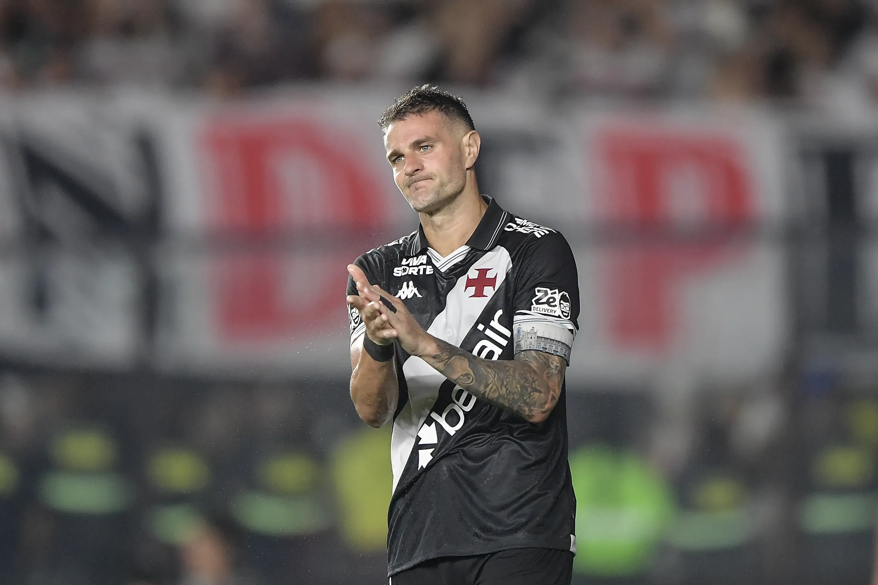 RJ – RIO DE JANEIRO – 02/11/2025 – BRASILEIRO A 2025, VASCO X SAO PAULO – Vegetti jogador do Vasco durante partida contra o Sao Paulo no estadio Sao Januario pelo campeonato Brasileiro A 2025. Foto: Thiago Ribeiro/AGIF