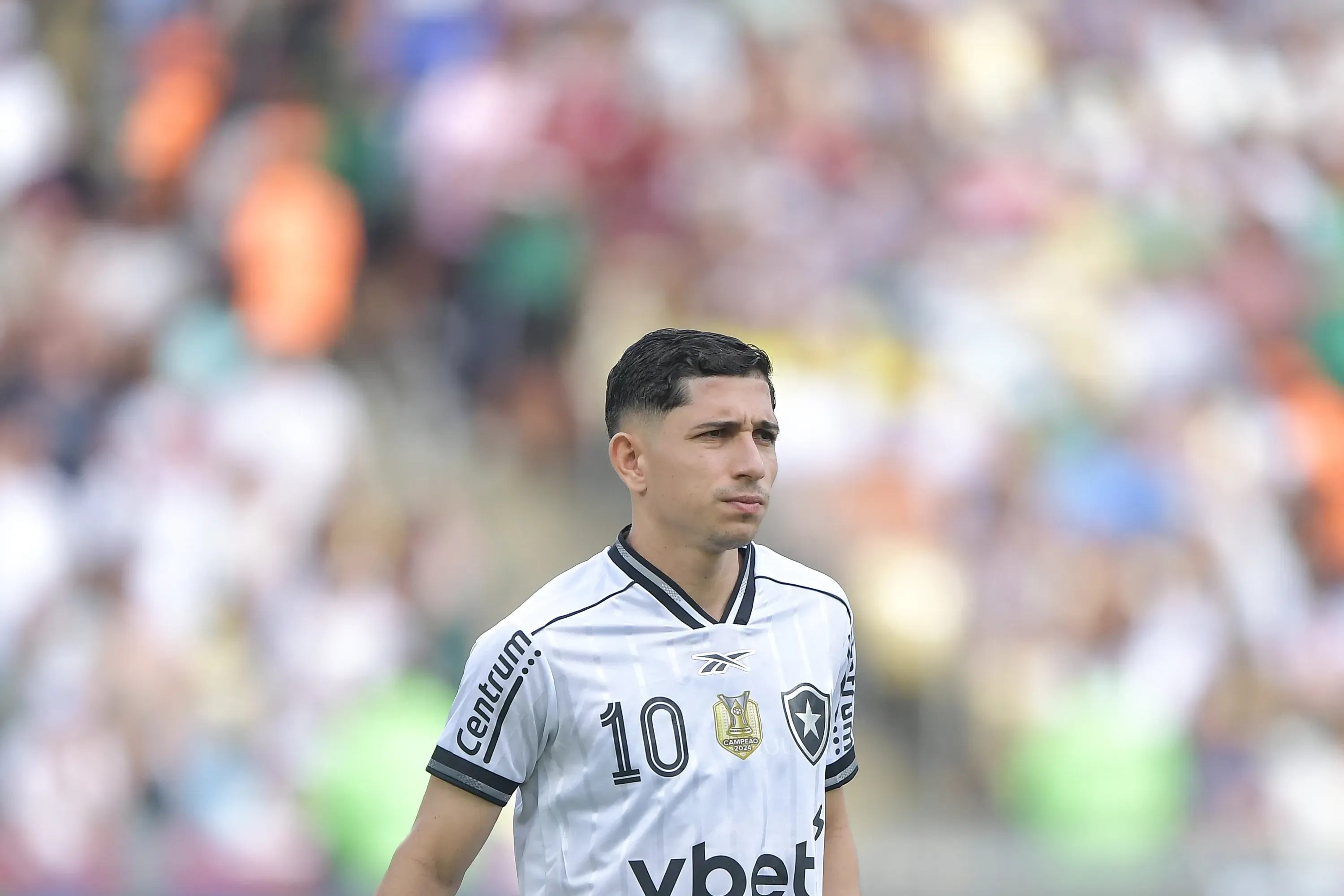 Savarino tem contrato com o Botafogo até 2028. Foto: Thiago Ribeiro/AGIF