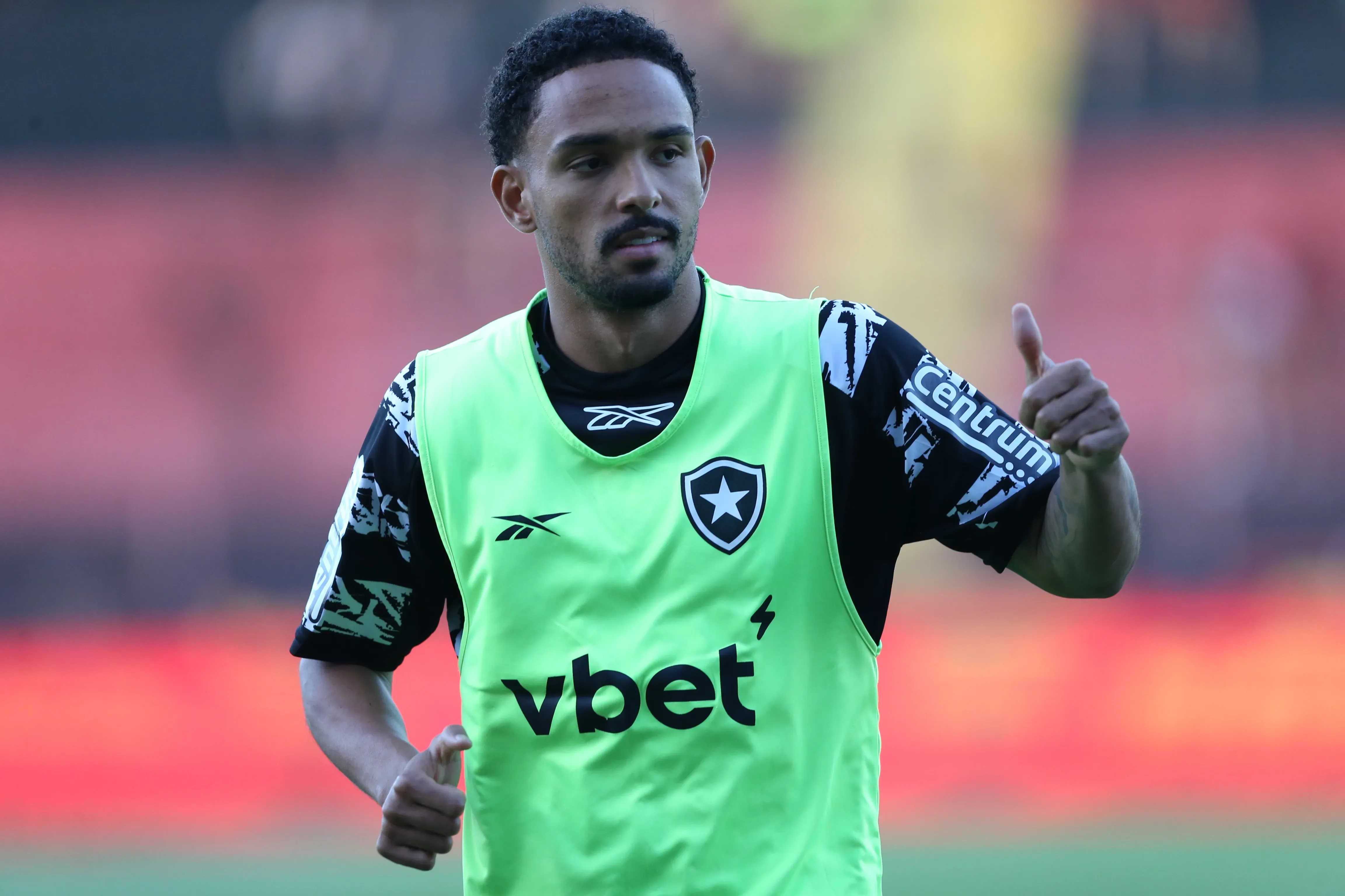 PE – RECIFE – 20/07/2025 – BRASILEIRO A 2025, SPORT X BOTAFOGO – Vitinho jogador do Botafogo durante a partida entre Sport e Botafogo no Estadio da Ilha do Retiro em Recife (PE), pelo campeonato brasileiro Serie A. Foto: Marlon Costa/AGIF