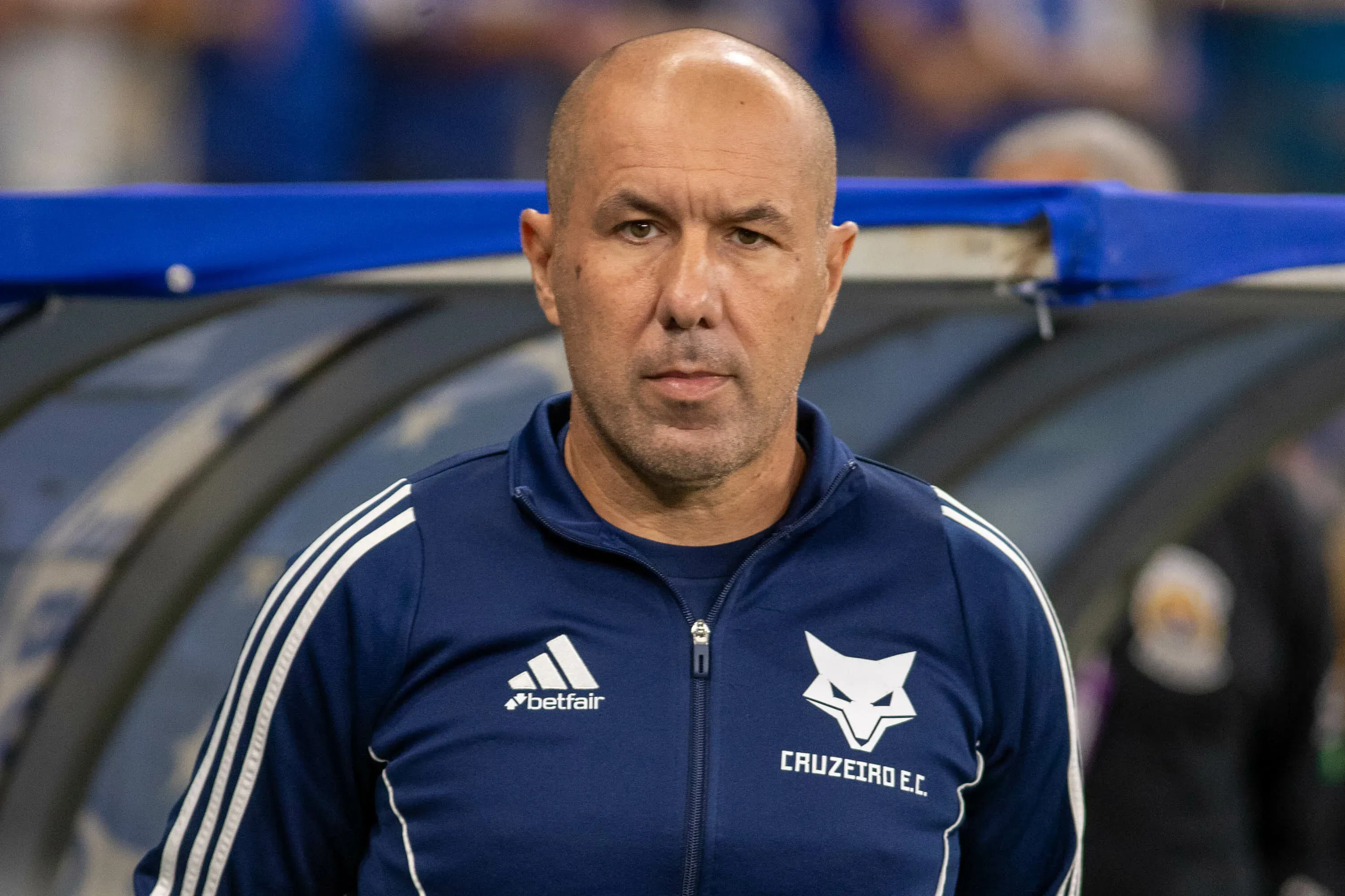 MG – BELO HORIZONTE – 04/12/2025 – BRASILEIRO A 2025, CRUZEIRO X BOTAFOGO – Leonardo Jardim tecnico do Cruzeiro durante partida contra o Botafogo no estadio Mineirao pelo campeonato Brasileiro A 2025. Foto: Fernando Moreno/AGIF