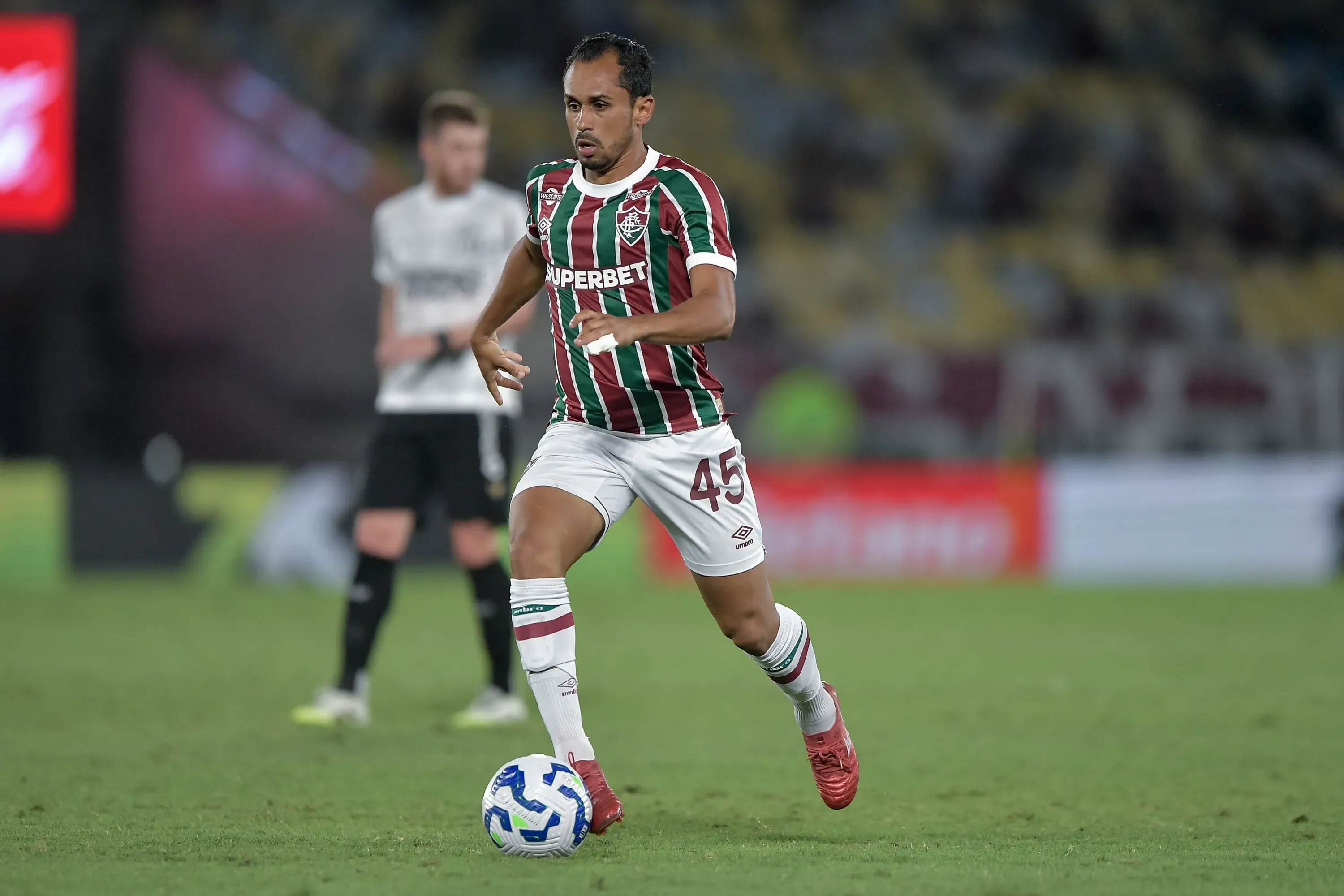 Lima atuando pelo Fluminense – Foto: Thiago Ribeiro/AGIF