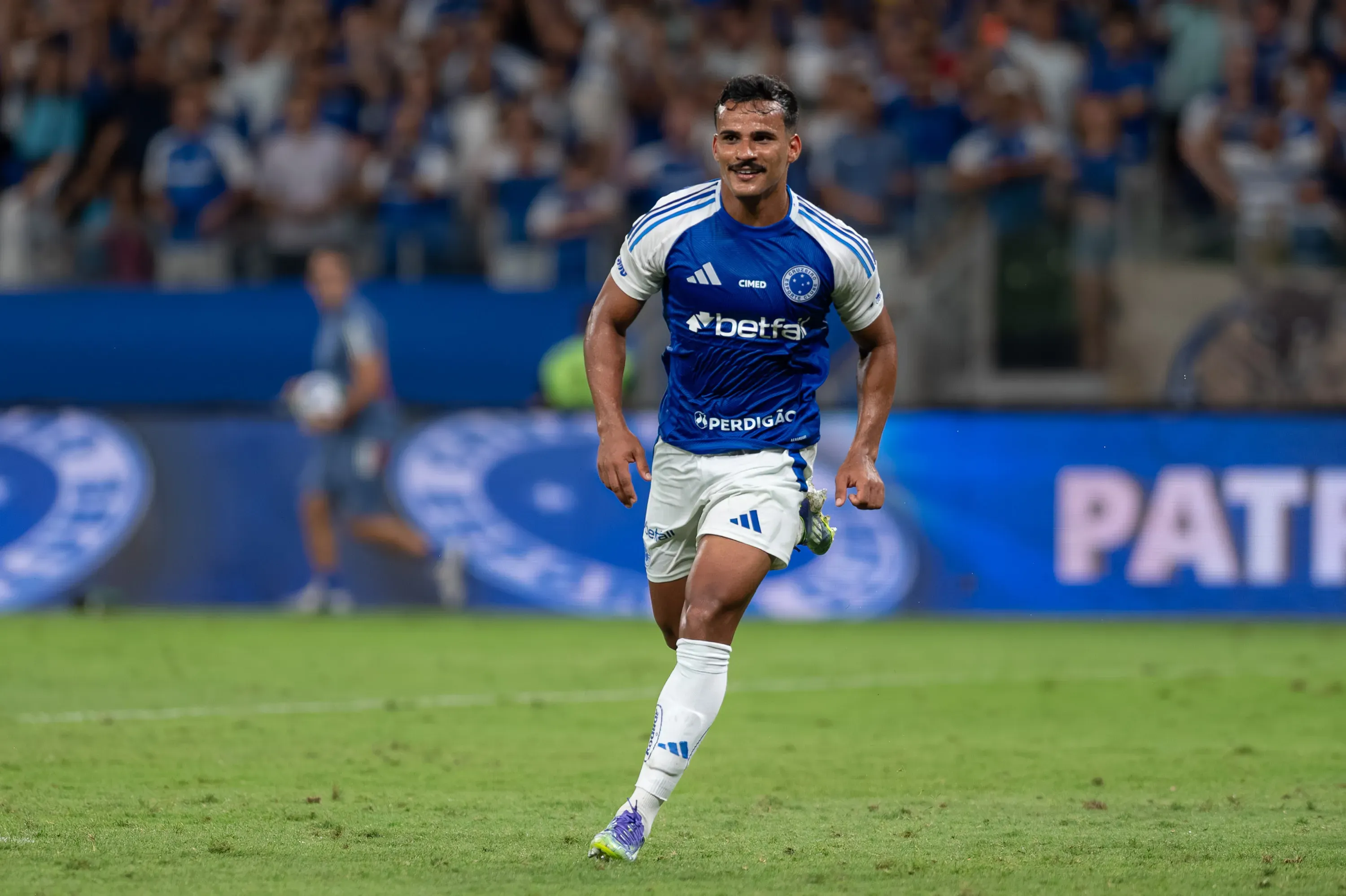 Kaiki comemorando gol pelo Cruzeiro – Foto: Alessandra Torres/AGIF