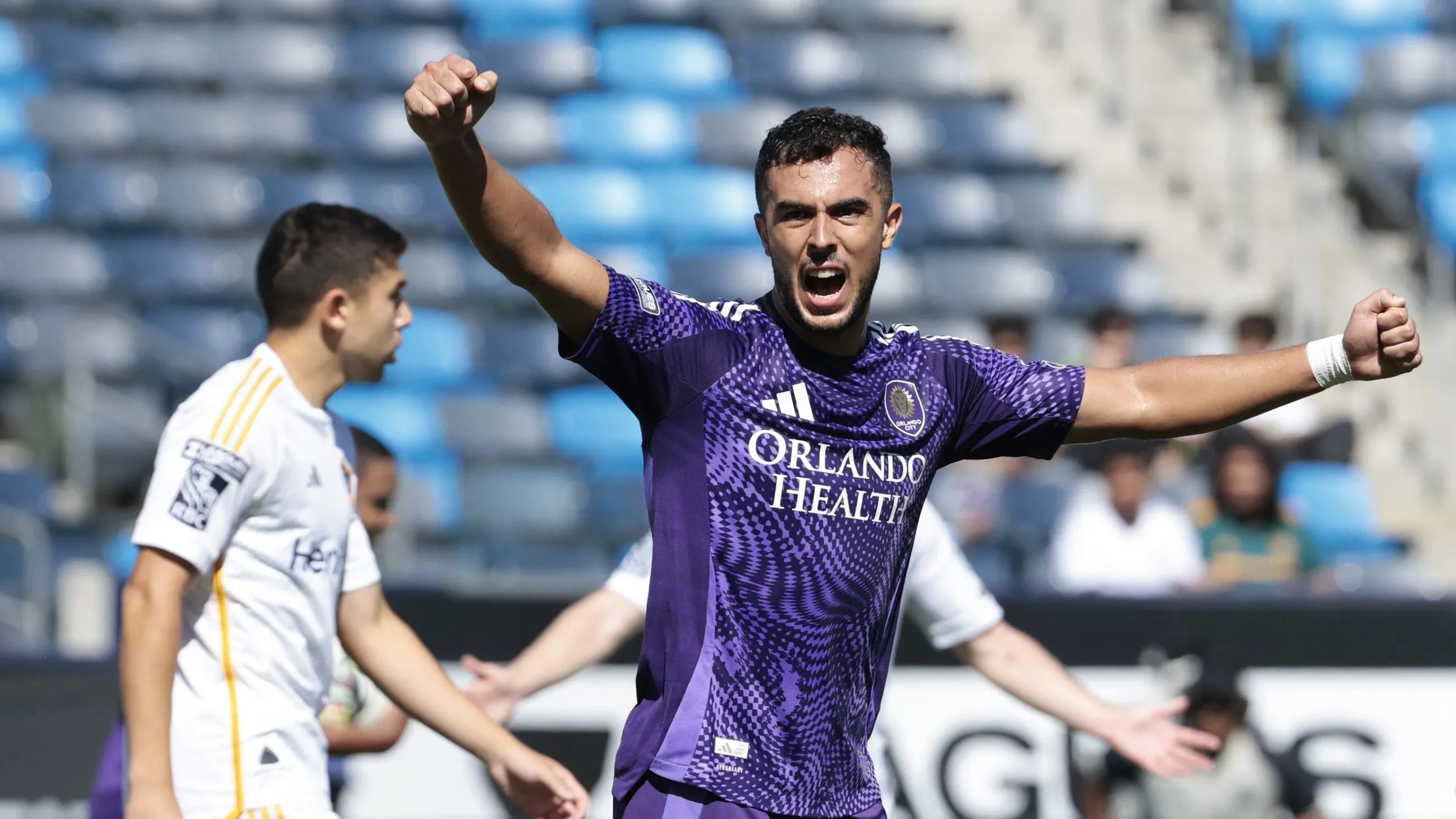 Martin Ojeda, camisa 10 do Orlando City, comemora após marcar o primeiro gol do time durante a partida pelo terceiro lugar da Leagues Cup entre LA Galaxy e Orlando City (Foto de Ronald Martinez/Getty Images)