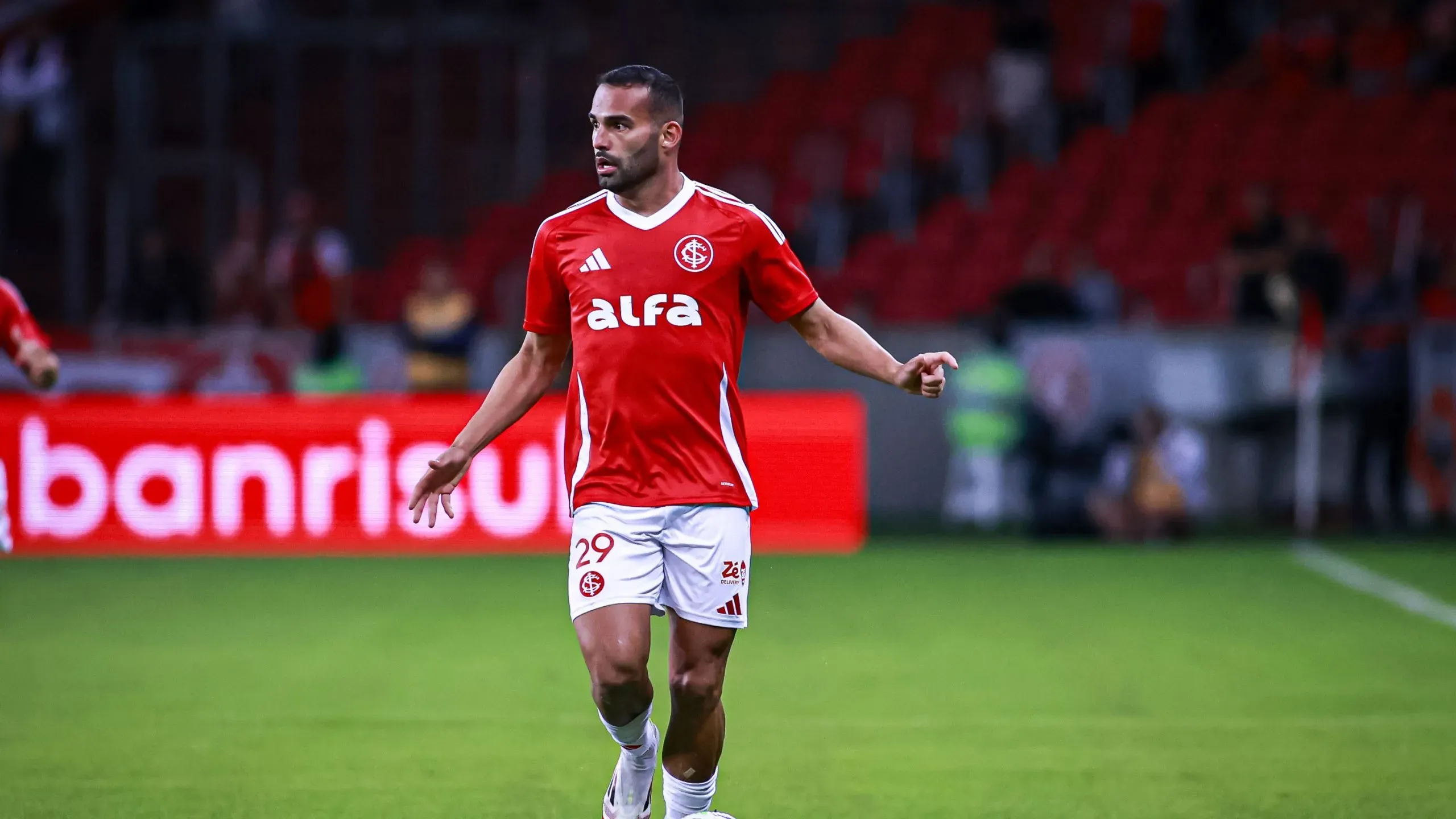Thiago Maia em ação pelo Internacional. Foto: Maxi Franzoi/AGIF