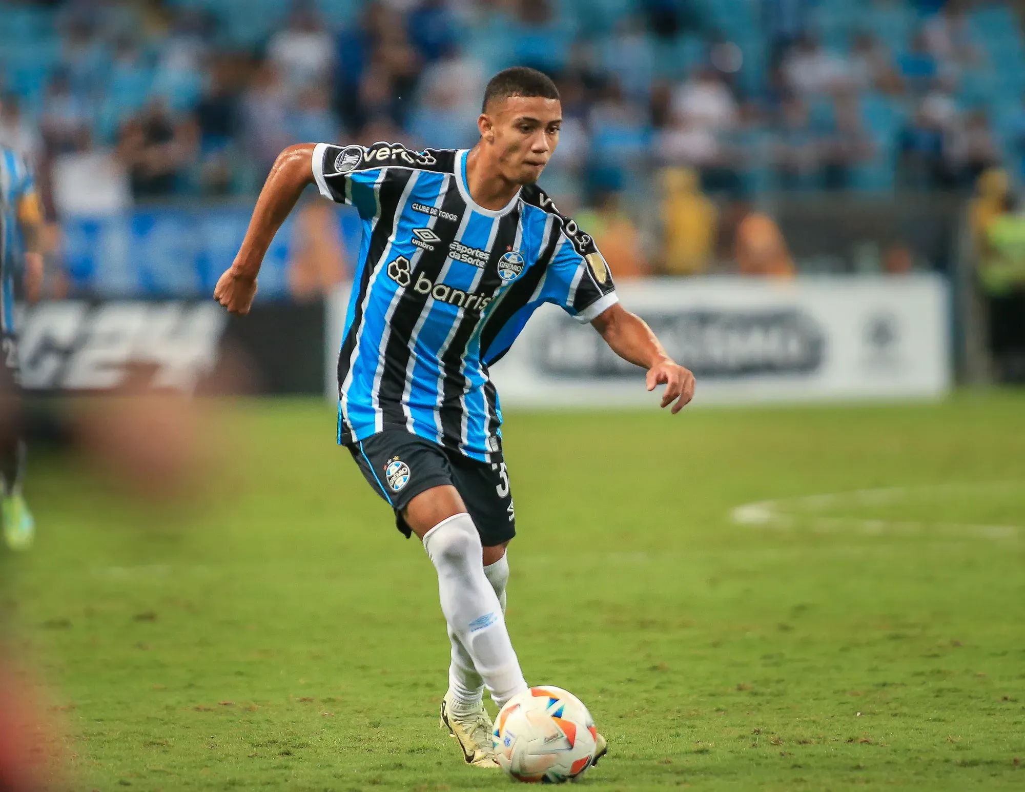 RS – PORTO ALEGRE – 09/04/2024 – COPA LIBERTADORES 2024, GREMIO X HUACHIPATO – Gustavo Nunes jogador do Gremio durante partida contra o Huachipato no estadio Arena do Gremio pelo campeonato Copa Libertadores 2024. Foto: Giancarlo Santorum/AGIF