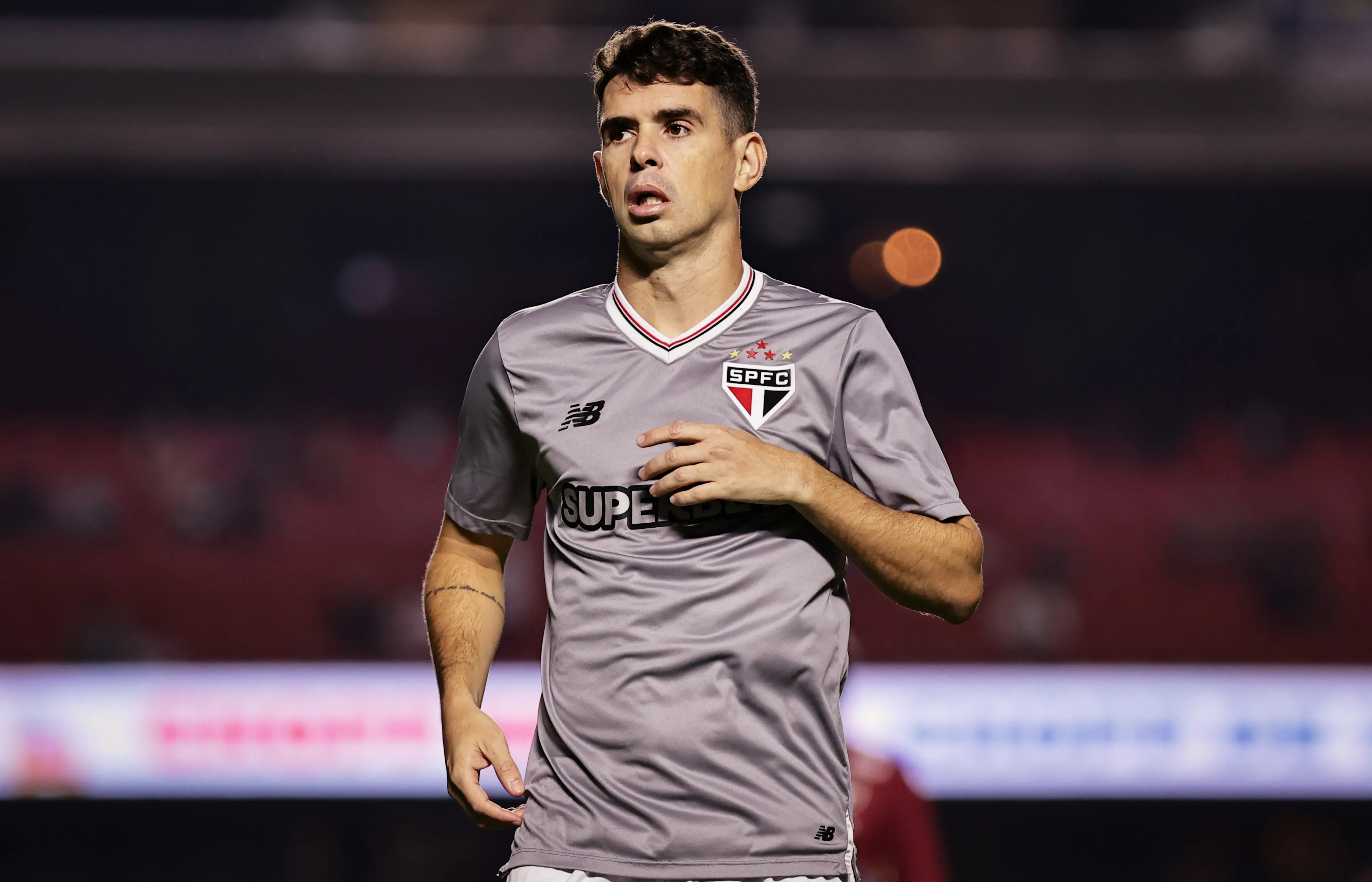 SP – SAO PAULO – 24/05/2025 – BRASILEIRO A 2025, SAO PAULO X MIRASSOL – Oscar jogador do Sao Paulo durante aquecimento antes da partida contra o Mirassol no estadio Morumbi pelo campeonato Brasileiro A 2025. Foto: Fabio Giannelli/AGIF