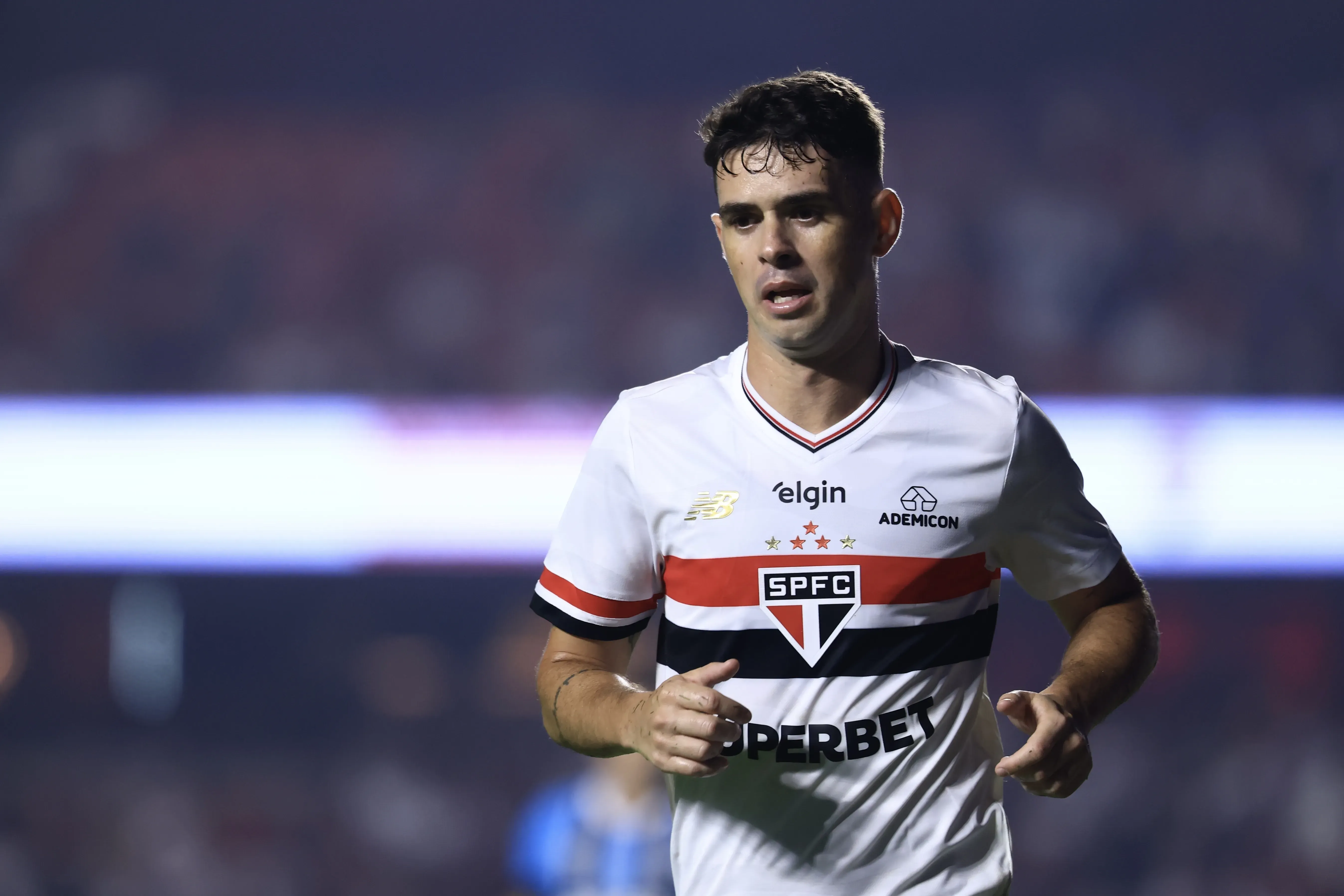 Oscar não jogará mais pelo São Paulo – Foto: Marcello Zambrana/AGIF.