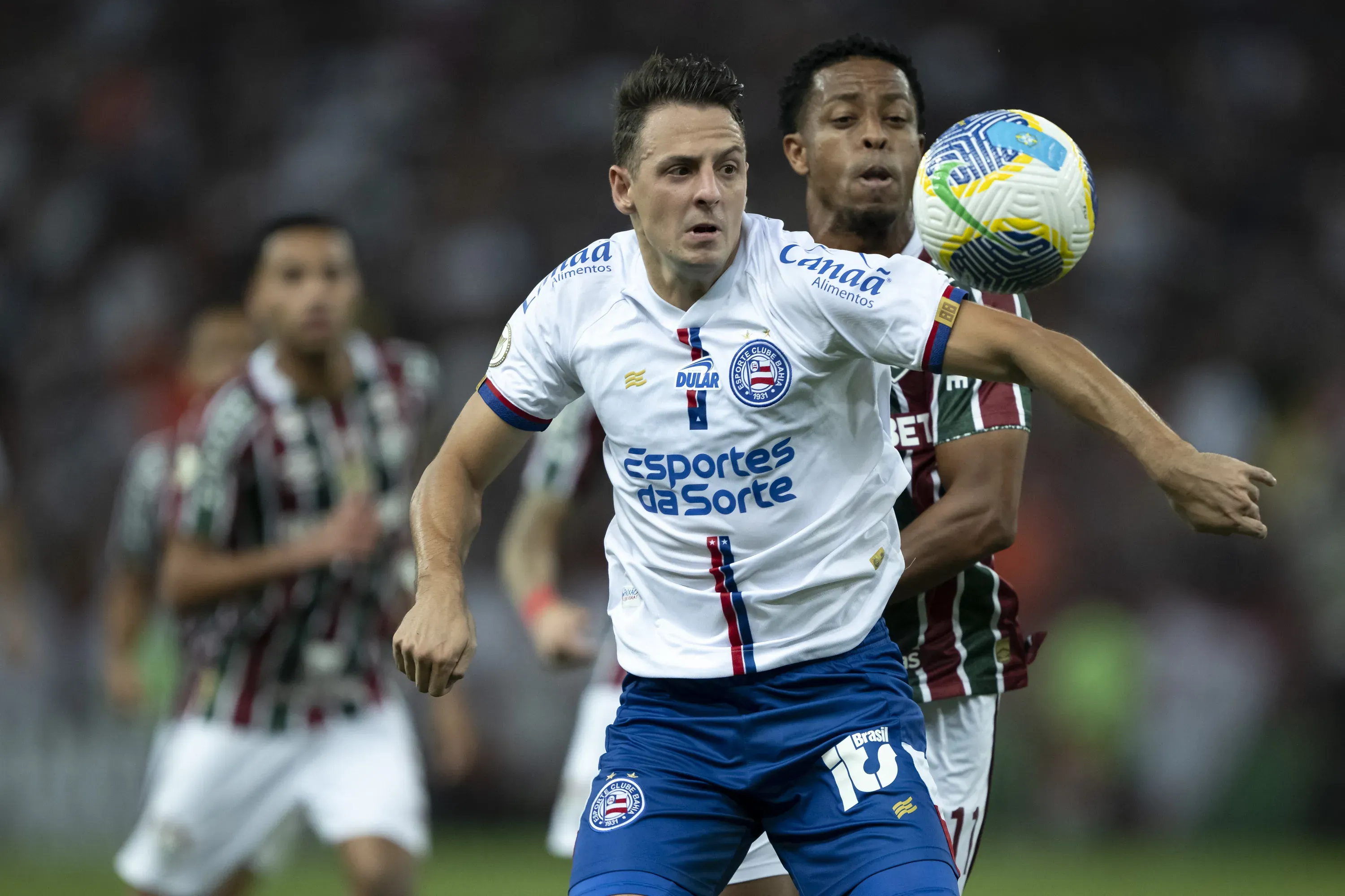 RJ – RIO DE JANEIRO – 04/08/2024 – BRASILEIRO A 2024, FLUMINENSE X BAHIA – Keno jogador do Fluminense disputa lance com Santiago Arias jogador do Bahia durante partida no estadio Maracana pelo campeonato Brasileiro A 2024. Foto: Jorge Rodrigues/AGIF