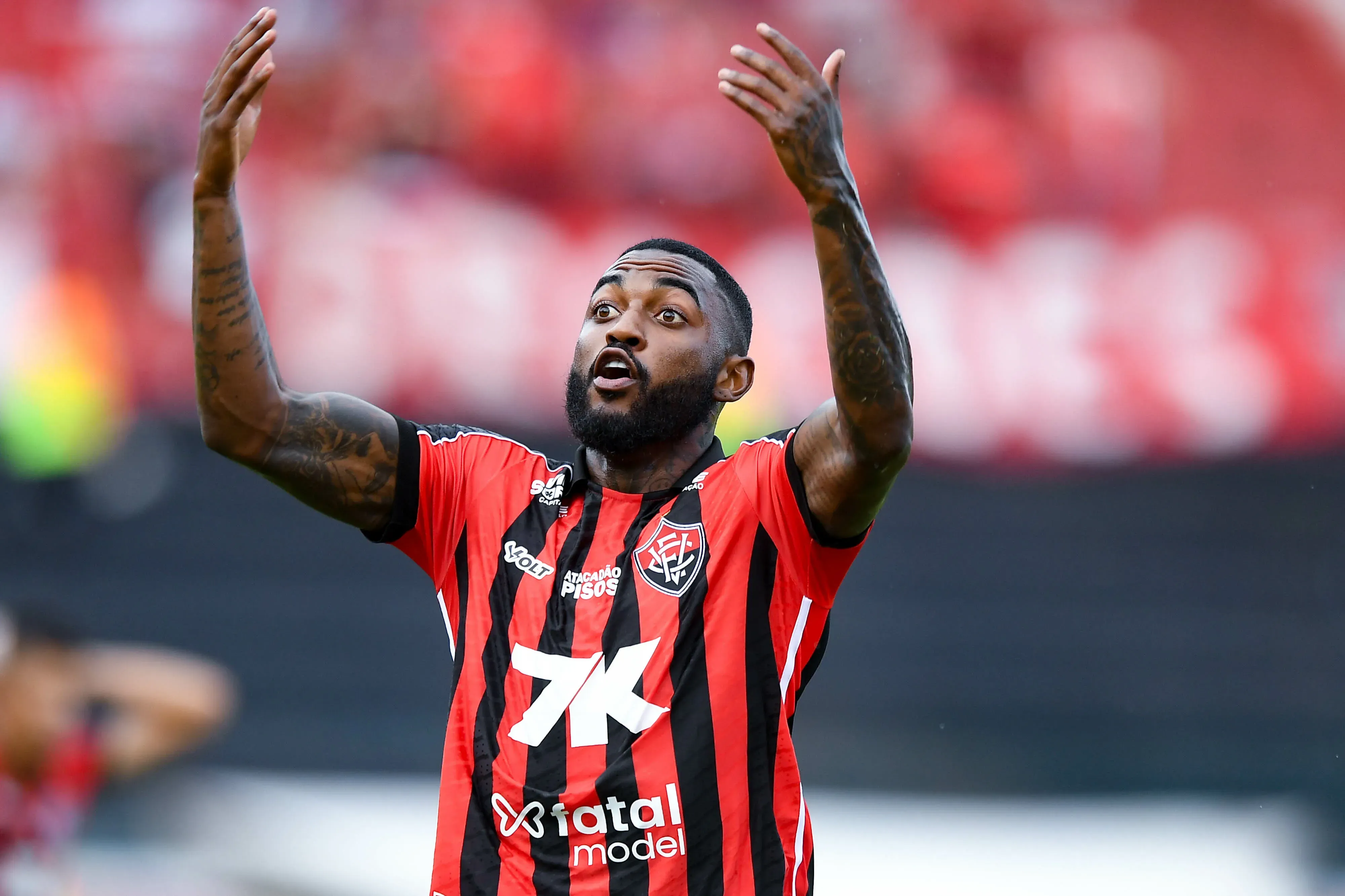 BA – SALVADOR – 07/12/2025 – BRASILEIRO A 2025, VITORIA X SAO PAULO – Ramon jogador do Vitoria durante partida contra o Sao Paulo no estadio Barradao pelo campeonato Brasileiro A 2025. Foto: Jhony Pinho/AGIF