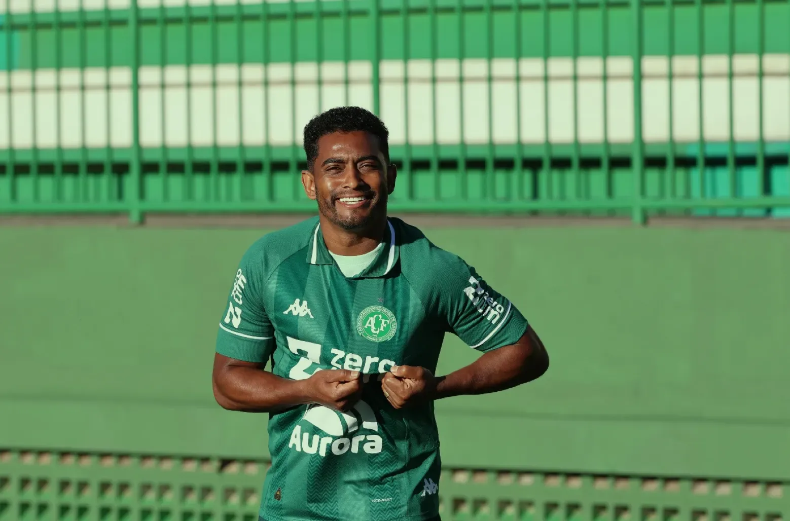 Marcos Vinícius é apresentado na Chapecoense. Foto: Divulgação/Chapecoense