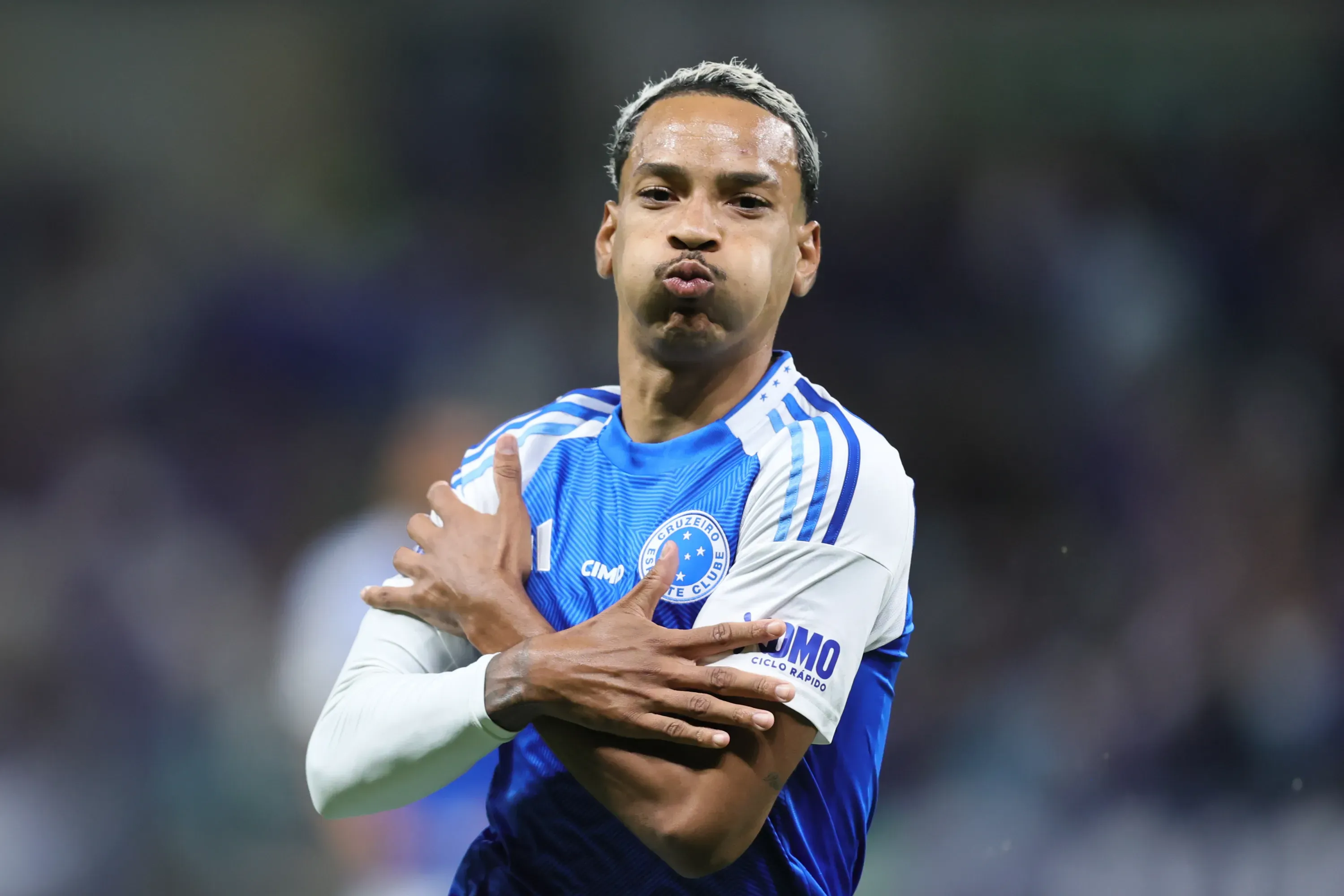 MG – BELO HORIZONTE – 30/08/2025 – BRASILEIRO A 2025, CRUZEIRO X SAO PAULO – Matheus Pereira jogador do Cruzeiro comemora seu gol durante partida contra o Sao Paulo no estadio Mineirao pelo campeonato Brasileiro A 2025. Foto: Gilson Lobo/AGIF