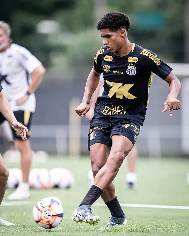 Souza treinando no Santos – Foto: Raul Baretta/ Santos FC