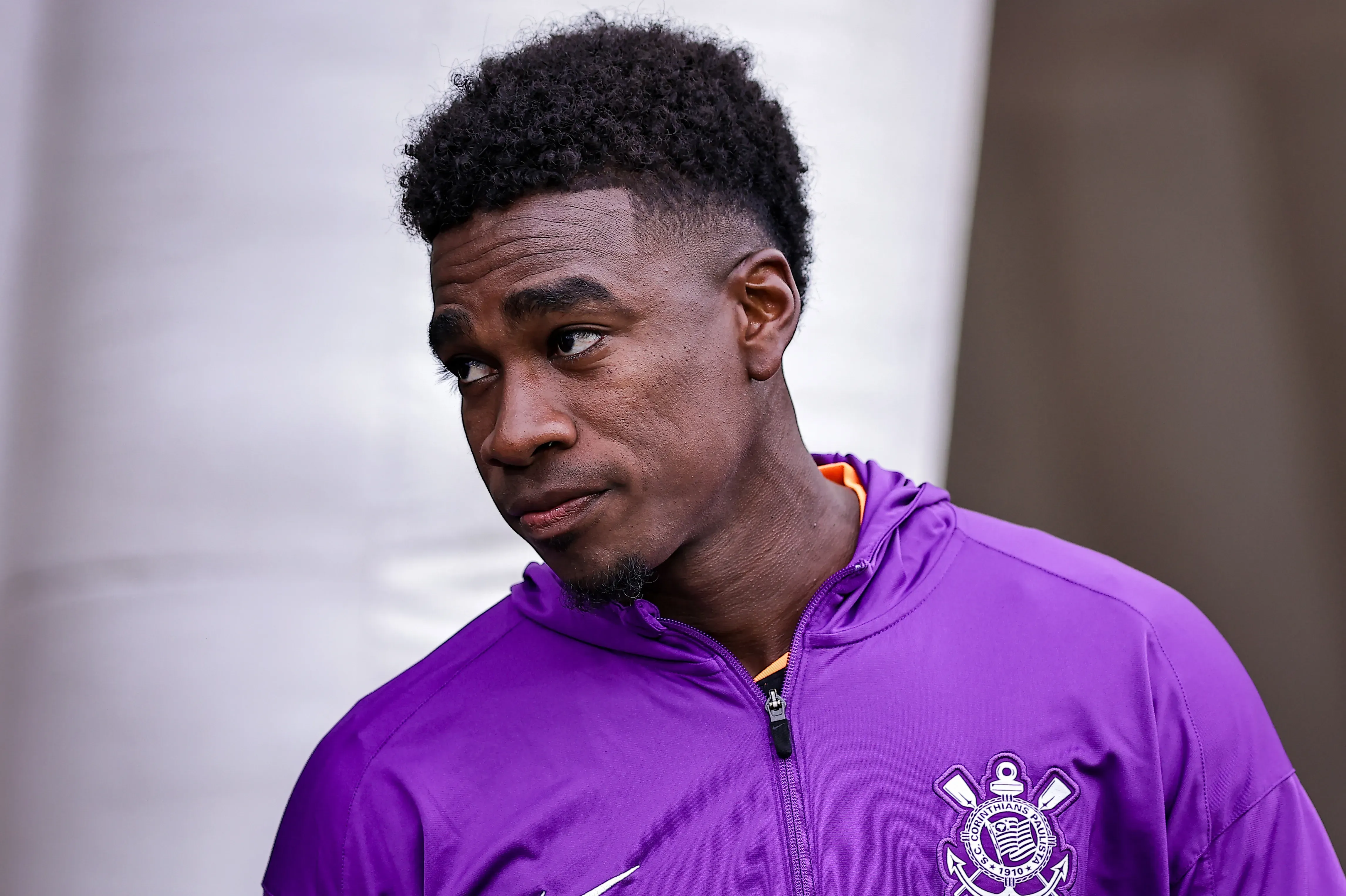 Felix Torres jogador do Corinthians durante entrada em campo para partida contra o Ceara no estadio Arena Corinthians pelo campeonato Brasileiro A 2025. Foto: Fabio Giannelli/AGIF