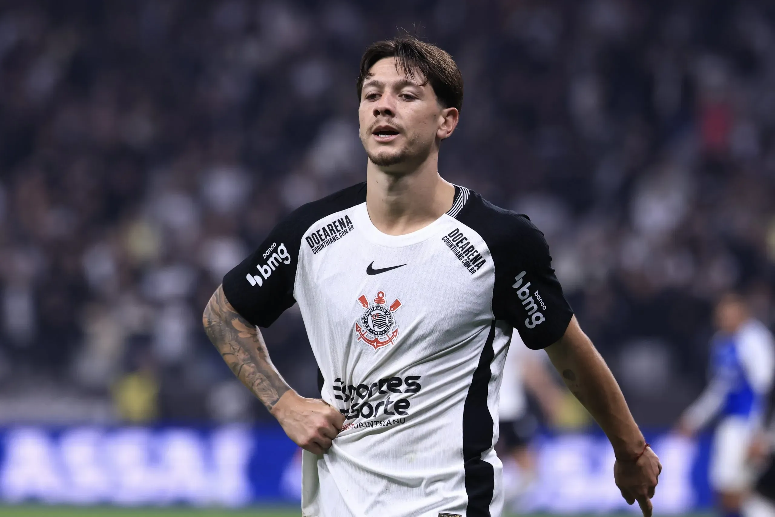 Rodrigo Garro durante partida contra o Cruzeiro no Campeonato Brasileiro de 2025. Foto: Marcello Zambrana/AGIF