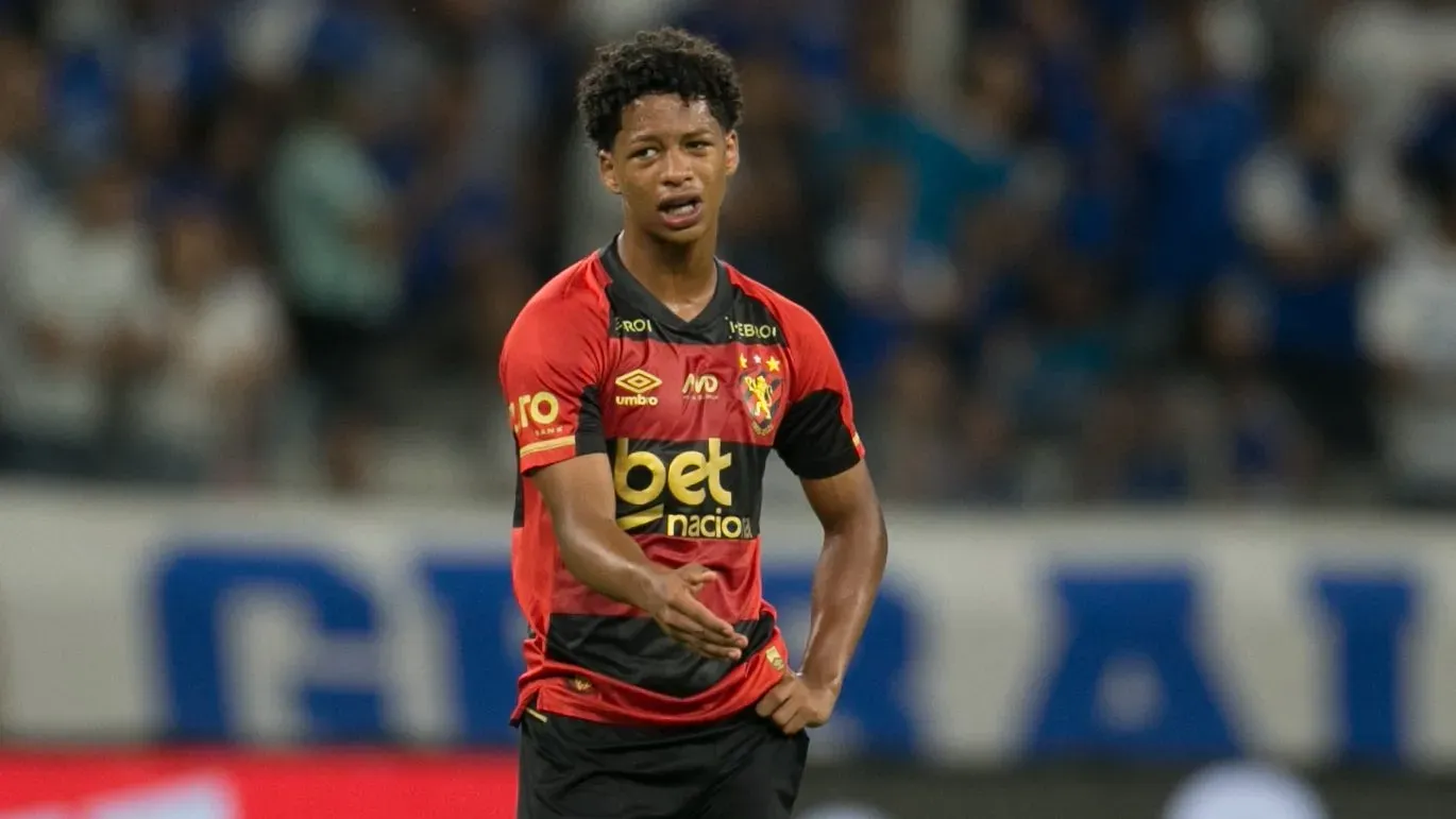 Zé Lucas em campo pelo Sport. Foto: Marlon Costa/AGIF