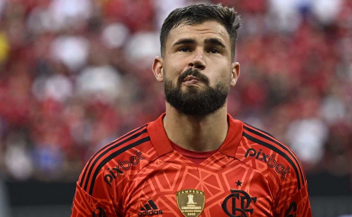 Matheus Cunha’s staff disagree with the board and Flamengo’s future goalkeeper is in danger for an unusual reason.