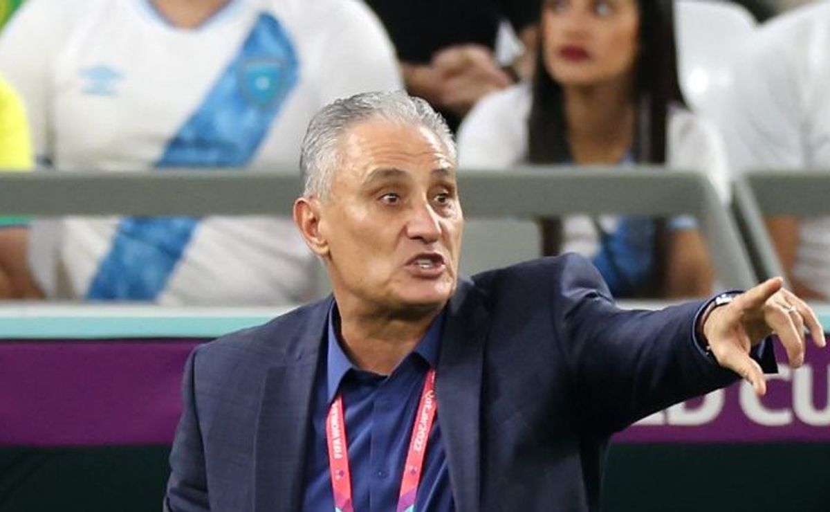 Tite lo squalifica, non ne vuole sapere In prima formazione: il tecnico lascia in panchina la stella del Flamengo per affrontare il Cruzeiro Tite lo squalifica, non ne vuole sapere In prima formazione: il tecnico lascia in panchina la stella del Flamengo per affrontare il Cruzeiro