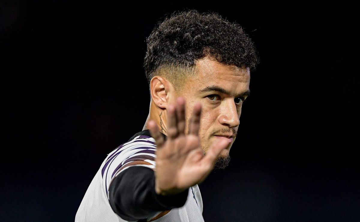 Coutinho fora do Vasco em 2025 é consenso nos bastidores e novo camisa 10 deve assinar