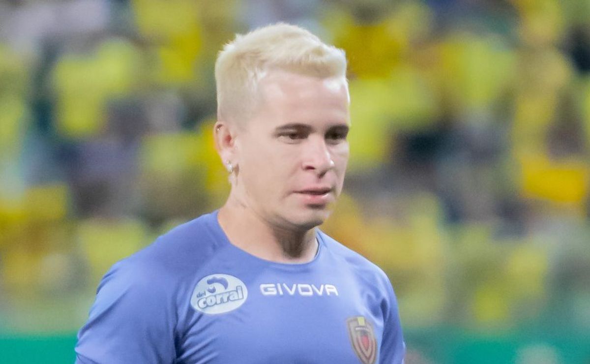 Santos vê com bons olhos trocar Soteldo por goleiro Adriel do Grêmio