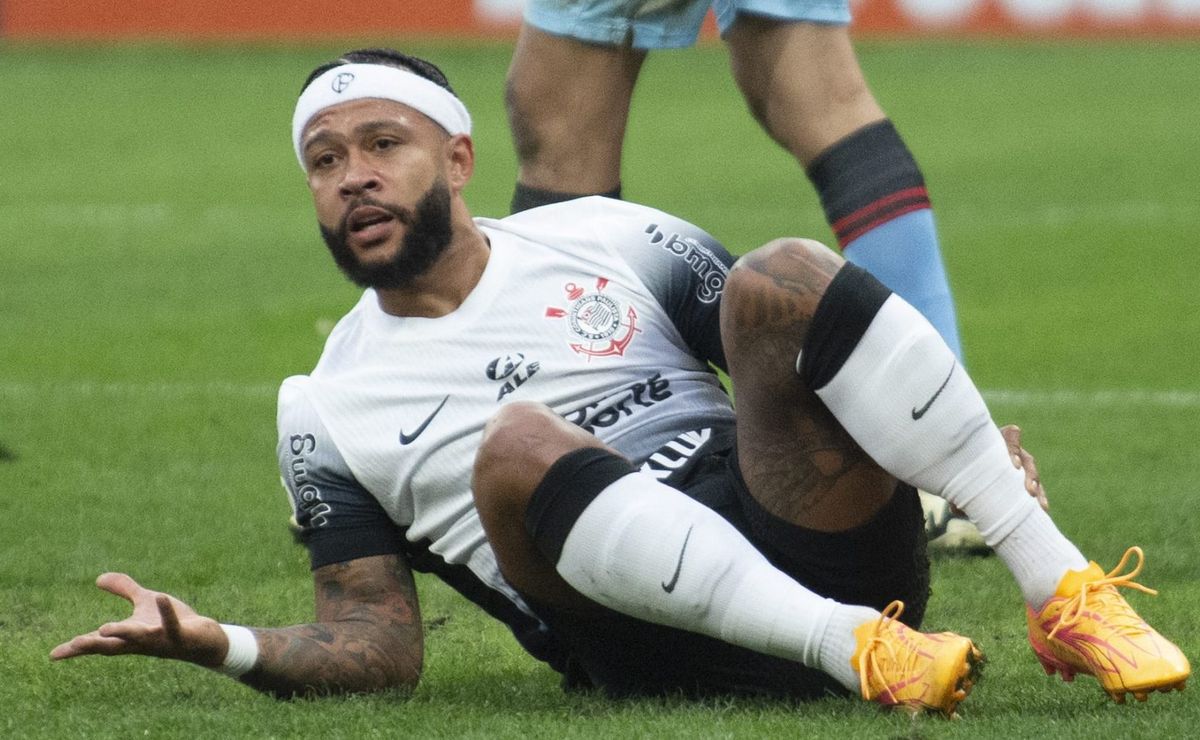 Memphis Depay pode não jogar na Sul-Americana em Racing-ARG x Corinthians