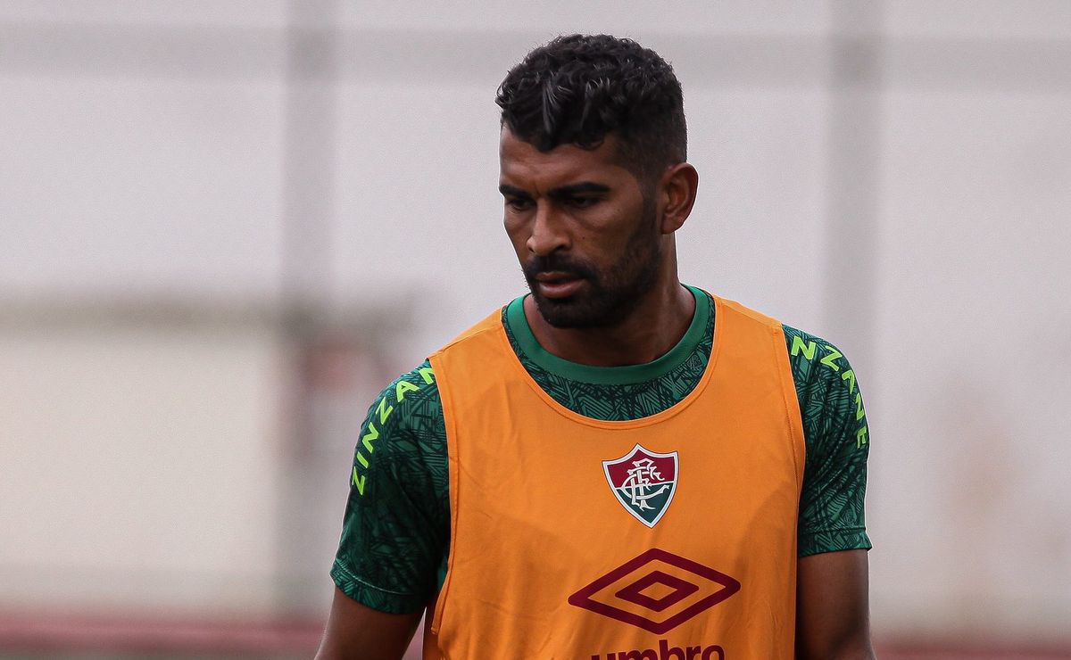 Thiago Santos revela conversa com Fernando Diniz que mudou sua história no Fluminense: “É muito difícil...”