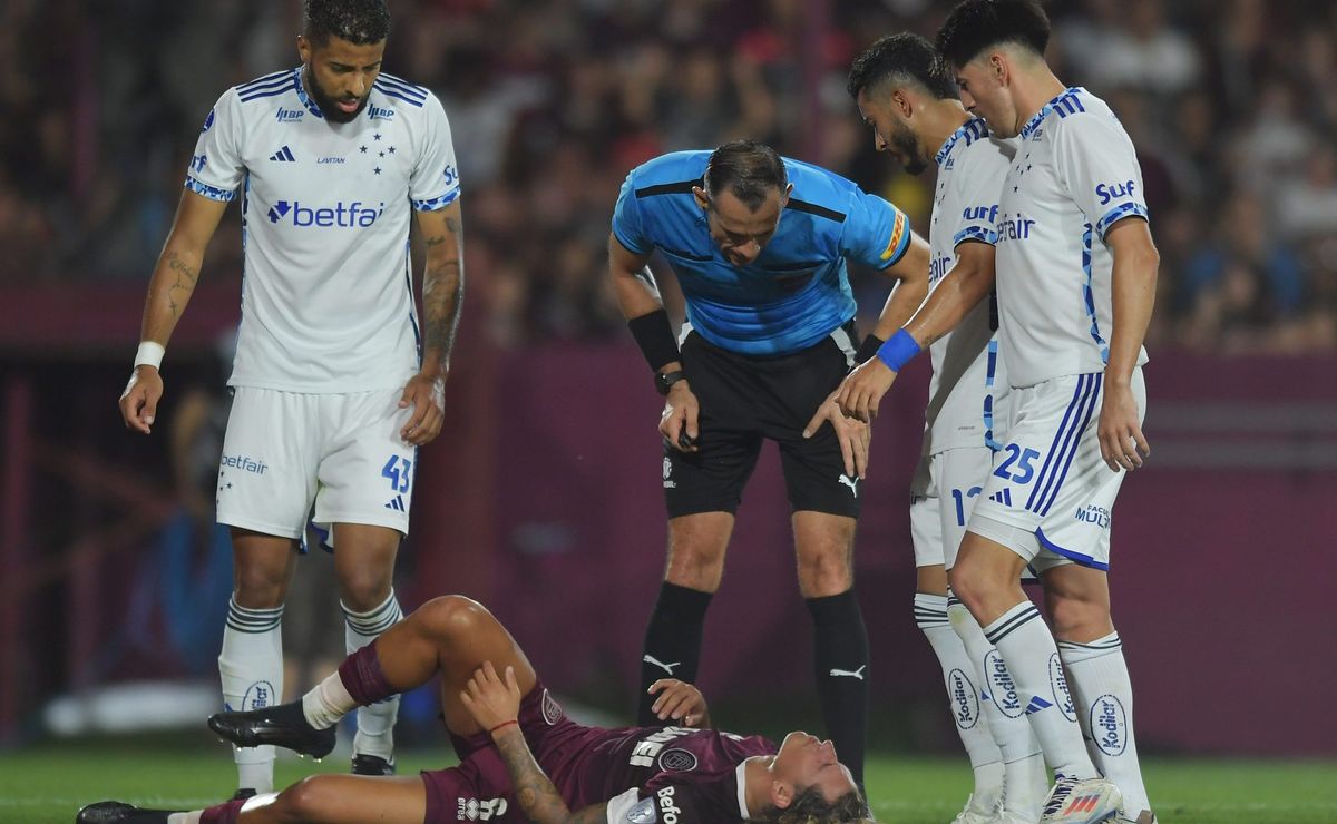 Conmebol divulga áudio do VAR em lance de Lanús x Cruzeiro, pela Sul-Americana