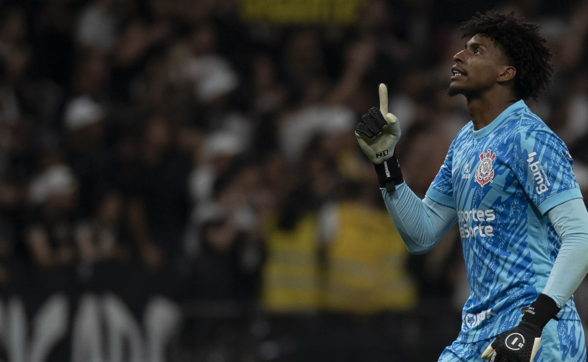 Corinthians quer novo parceiro e tem Plano B para fechar com Hugo Souza