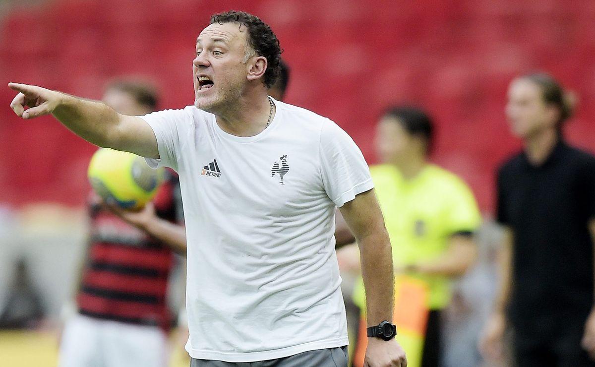 Gabriel Milito aborda erros em Flamengo X Atlético-MG que prejudicaram: “Aconteceu por uma má...”