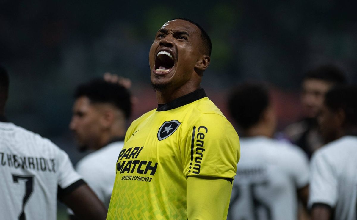 Aguerre, do Peñarol, abre o jogo sobre discussão com John na Libertadores: “Me arrependi”