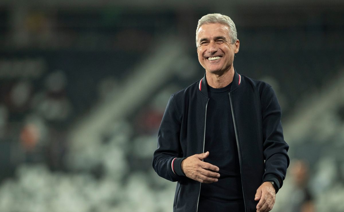 Luís Castro tem situação indefinida e faz diretoria do Grêmio recuar em tratativas